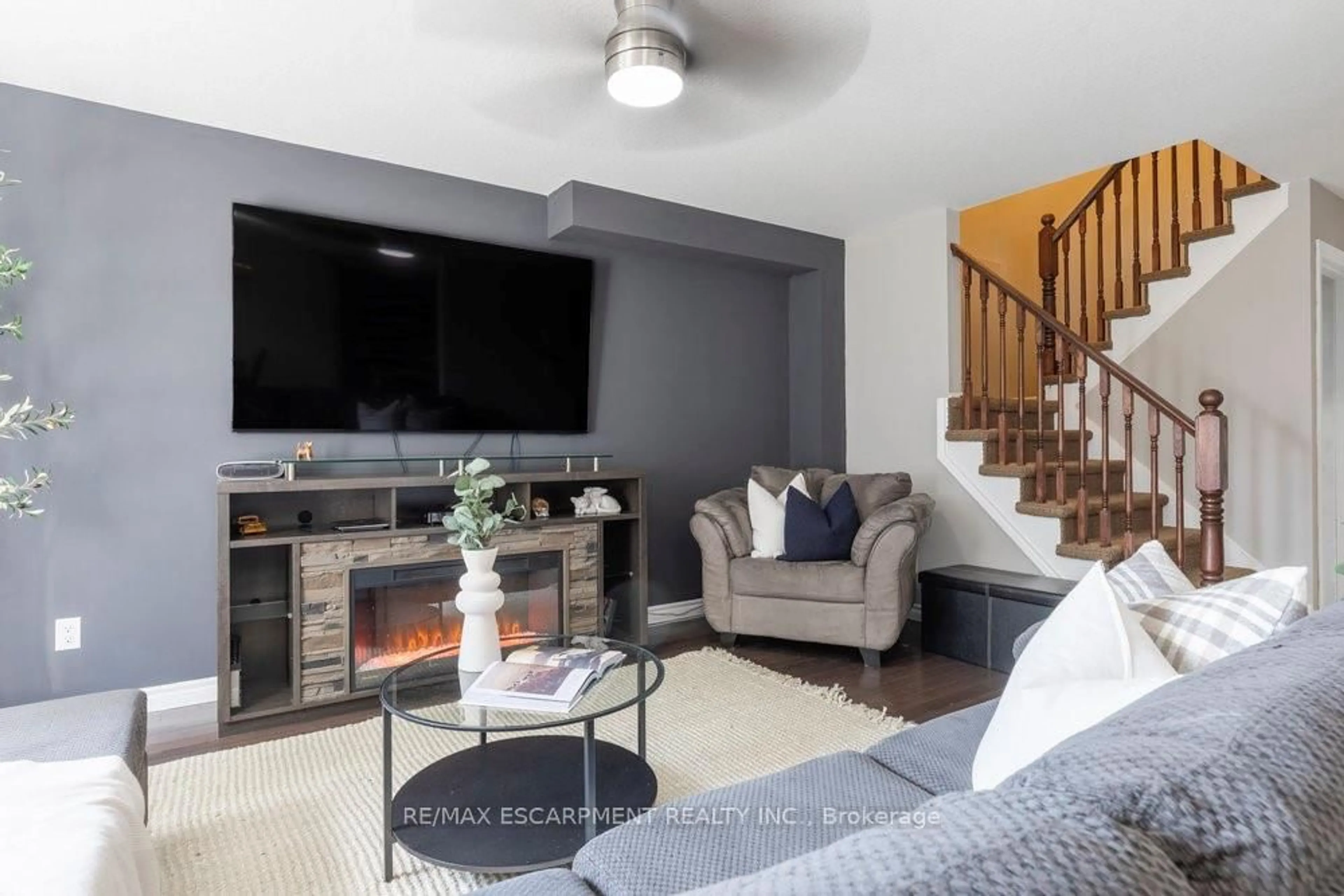 Living room with furniture, unknown for 16 Avatar Pl, Hamilton Ontario L0R 1W0