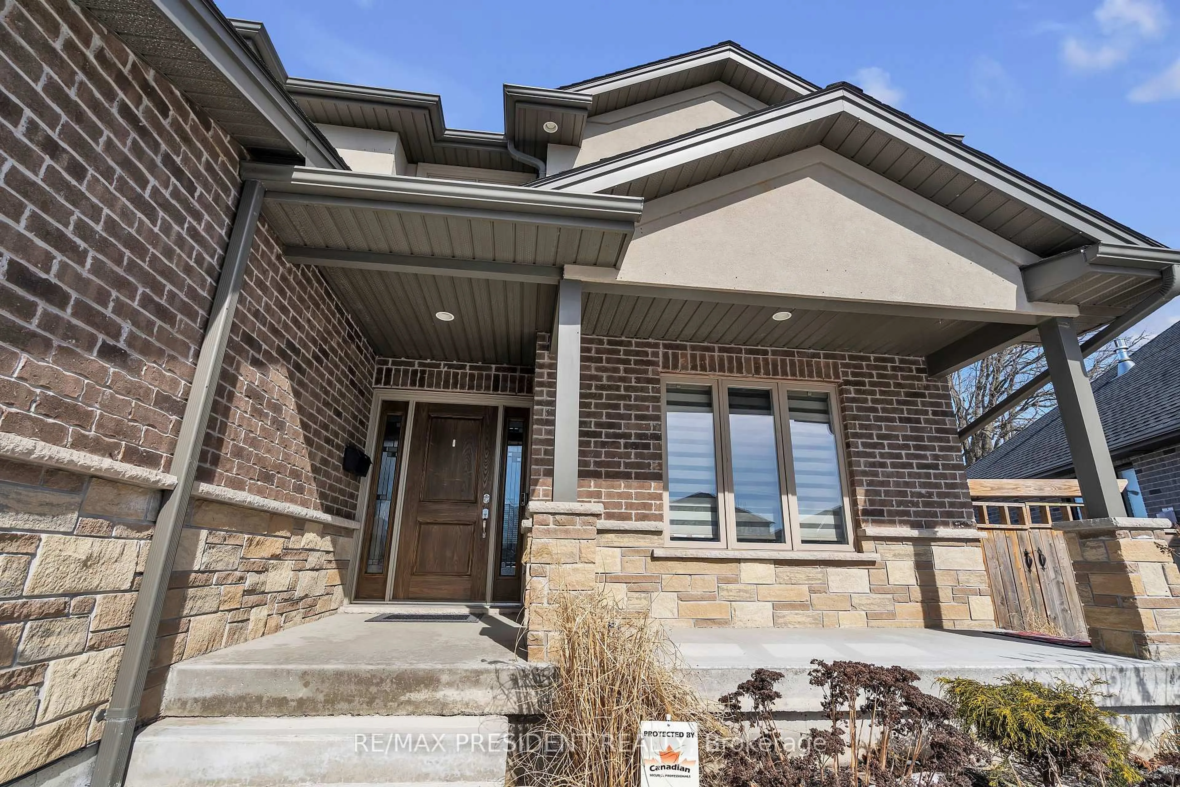 Home with brick exterior material, unknown for 603 Hawthorne Pl, Woodstock Ontario N4S 0E1
