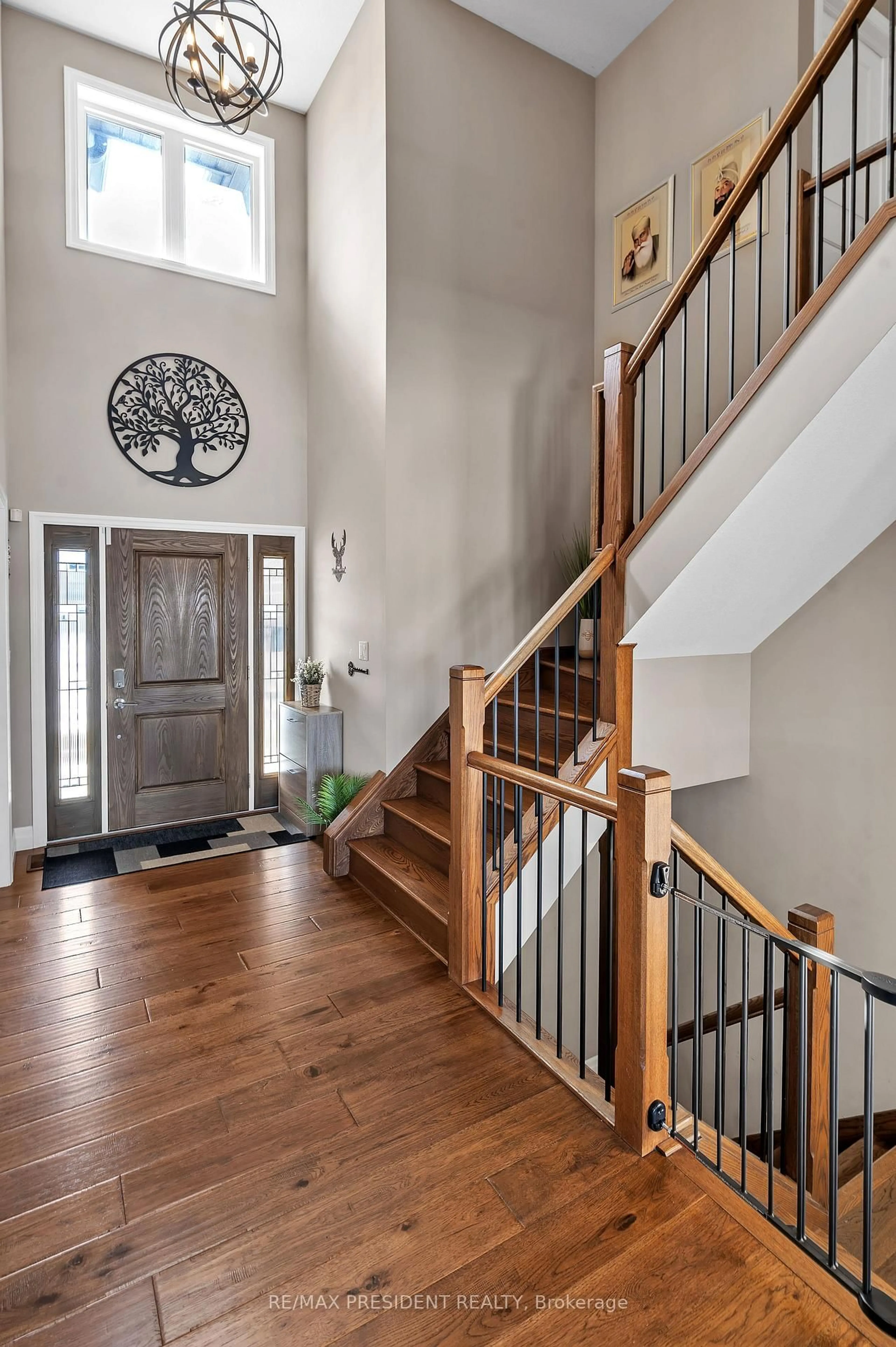 Indoor entryway for 603 Hawthorne Pl, Woodstock Ontario N4S 0E1