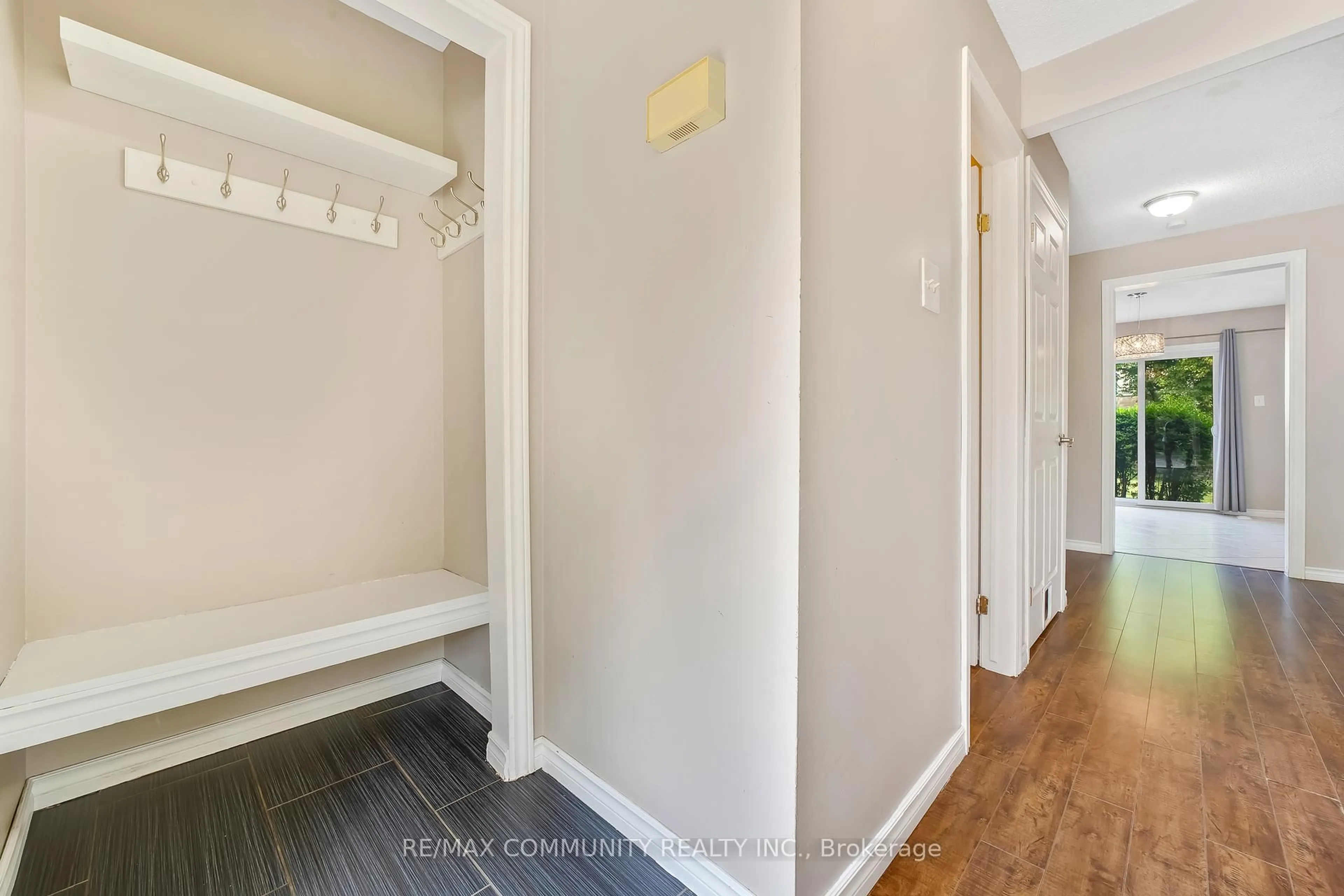 Indoor entryway for 141 Condor Crt #49, London East Ontario N5W 6A1