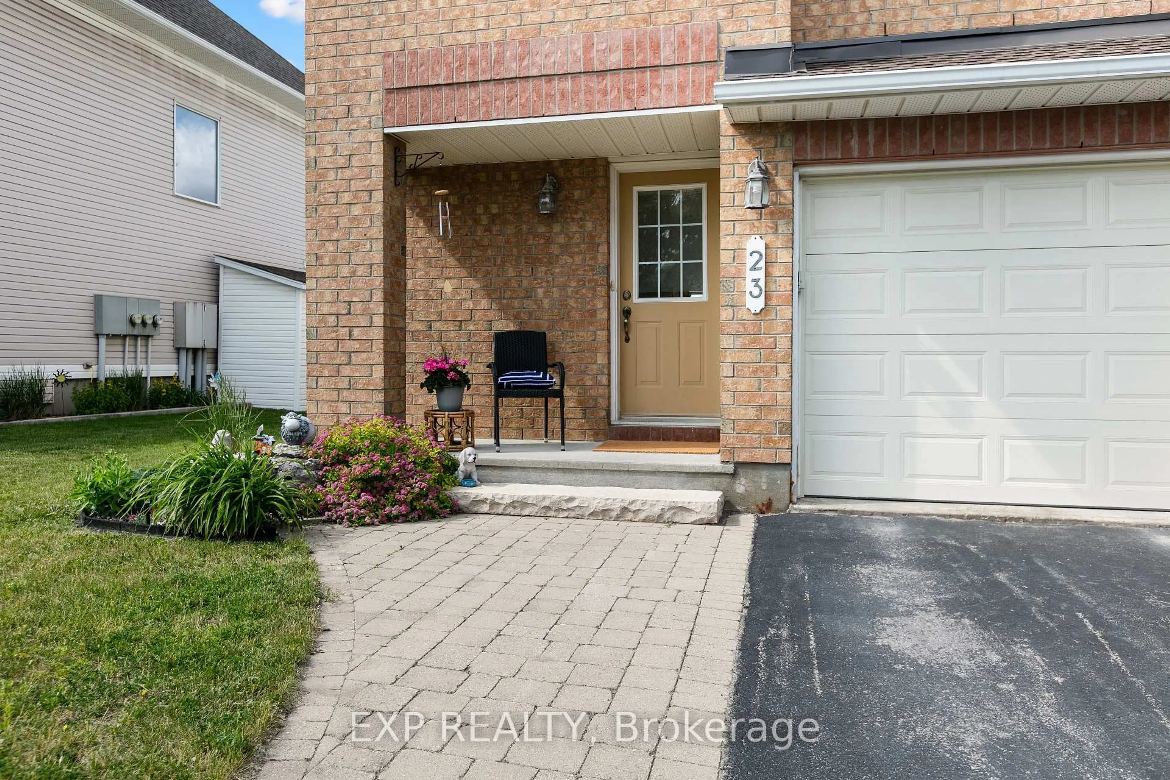 Indoor entryway for 23 Southpointe Ave, Nepean Ontario K2J 4V4