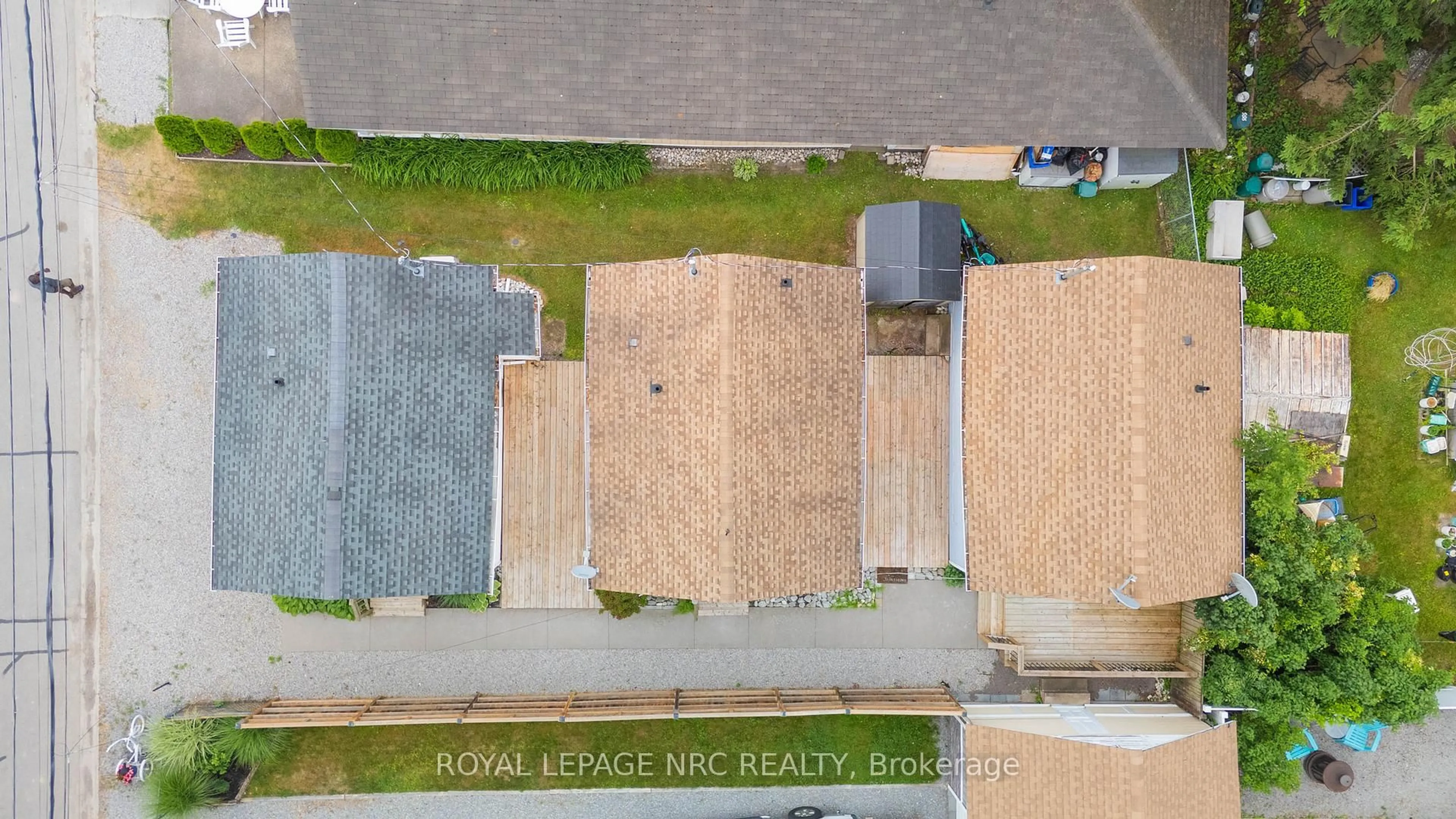 A pic from outside/outdoor area/front of a property/back of a property/a pic from drone, city buildings view from balcony for 387 Elmwood Ave, Fort Erie Ontario L0S 1B0