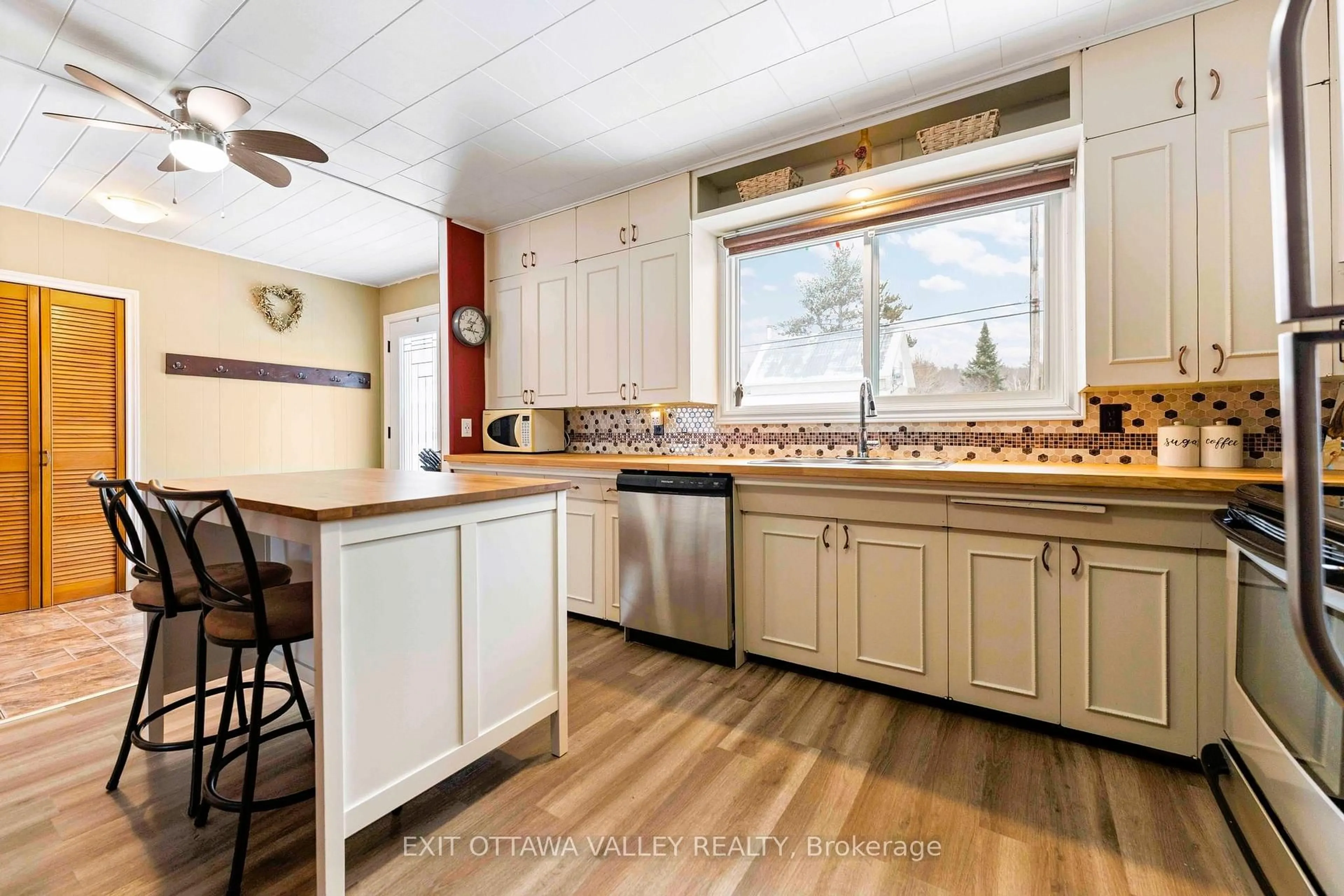 Standard kitchen, unknown for 101 Siberia Rd, Barry's Bay Ontario K0J 1B0