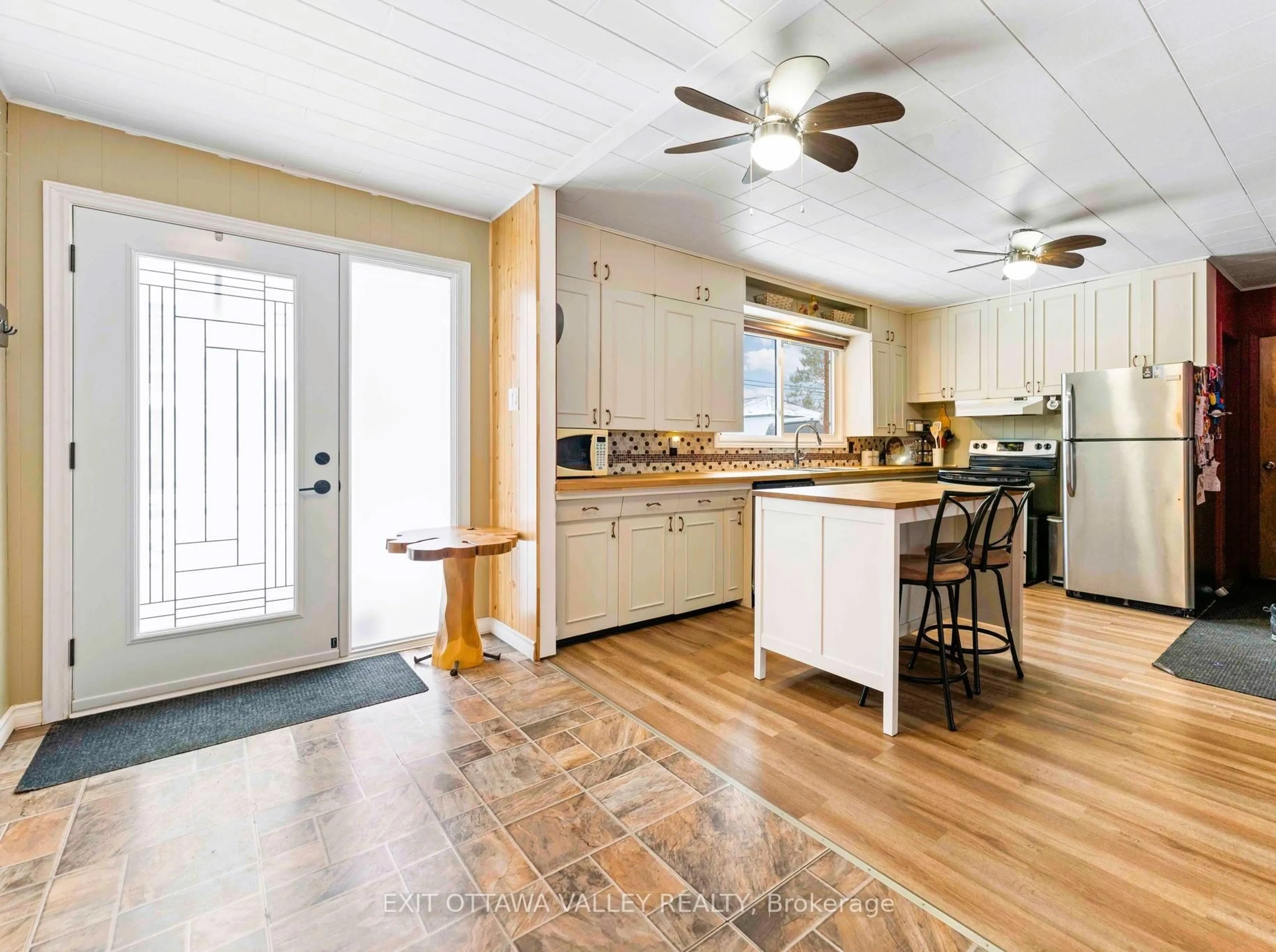 Open concept kitchen, unknown for 101 Siberia Rd, Barry's Bay Ontario K0J 1B0
