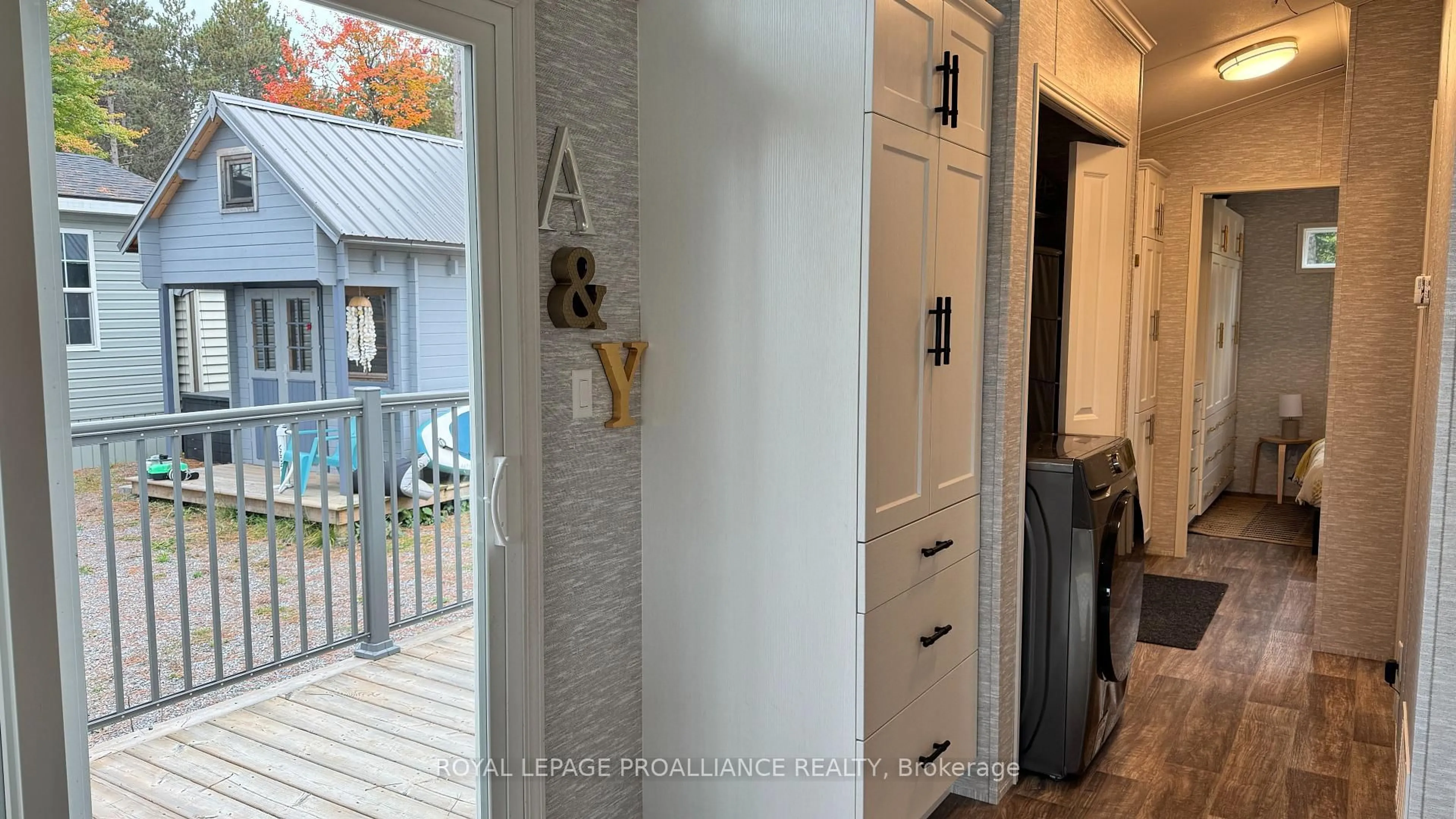 Indoor entryway for 240 Pinewood Park Rd #H20, Haley Station Ontario K0J 1Y0