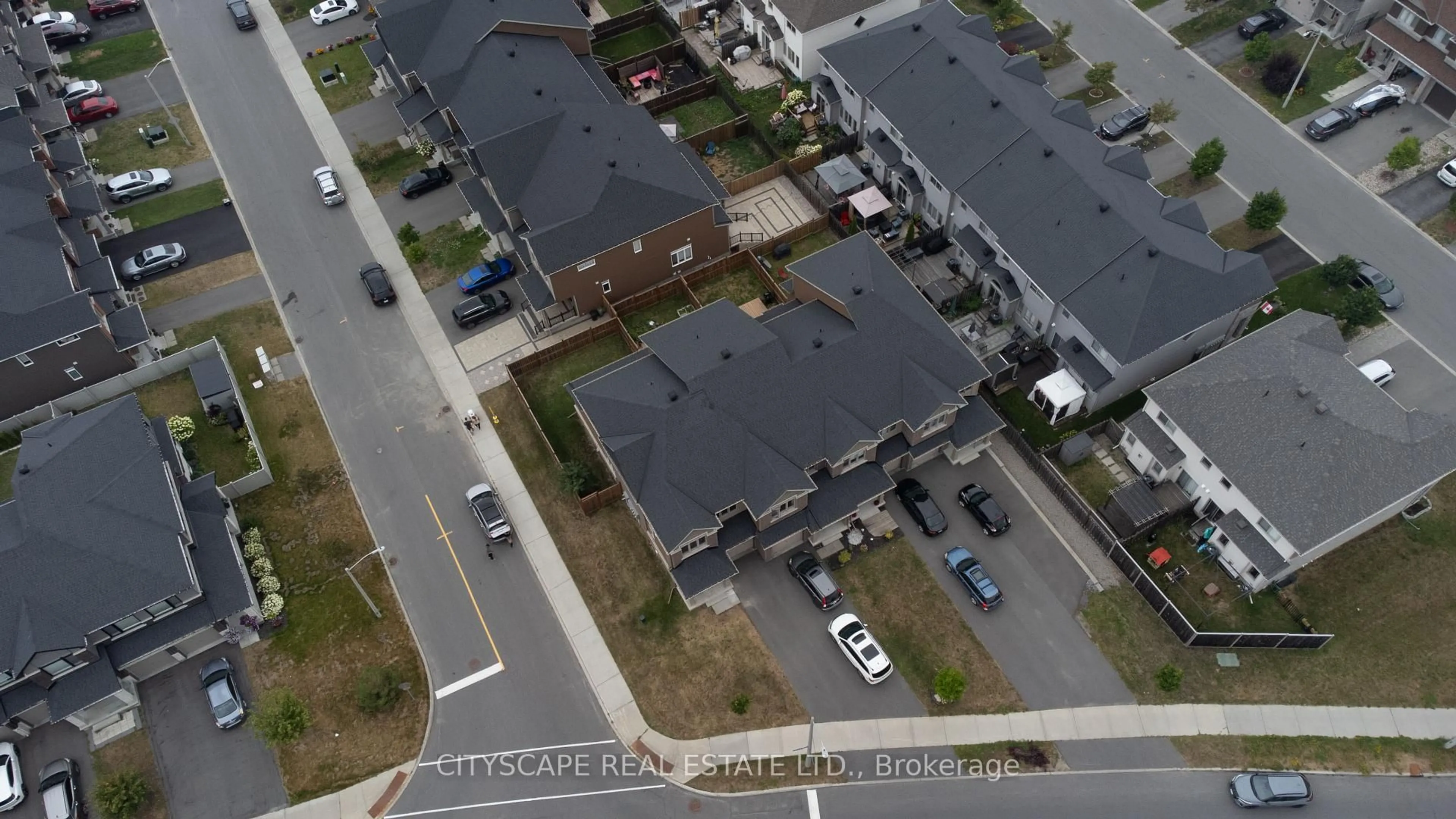 A pic from outside/outdoor area/front of a property/back of a property/a pic from drone, street for 174 Joshua St, Ottawa Ontario K1W 0A3