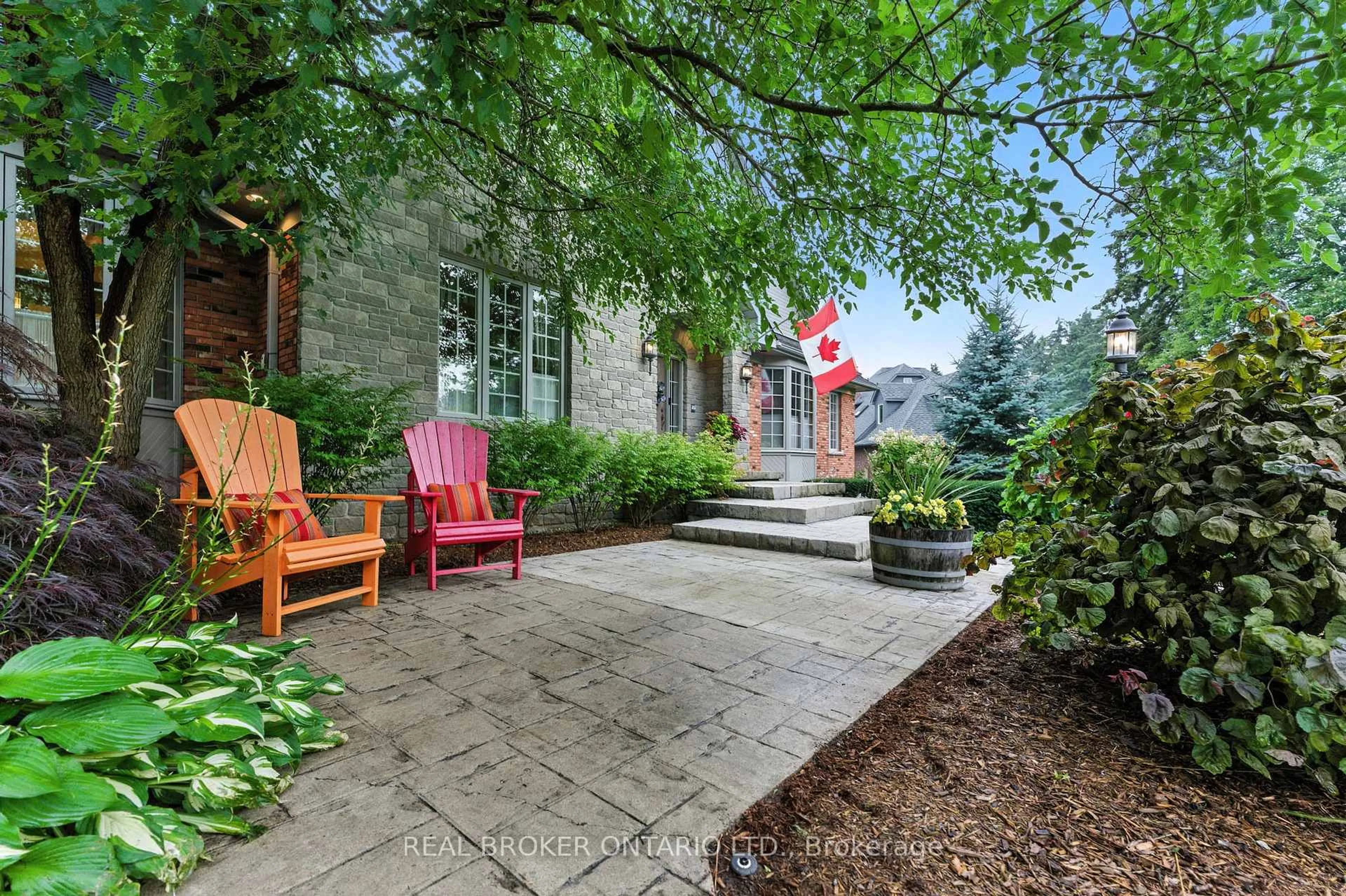 Patio, street for 31 Cullum Dr, Hamilton Ontario L0R 1H2