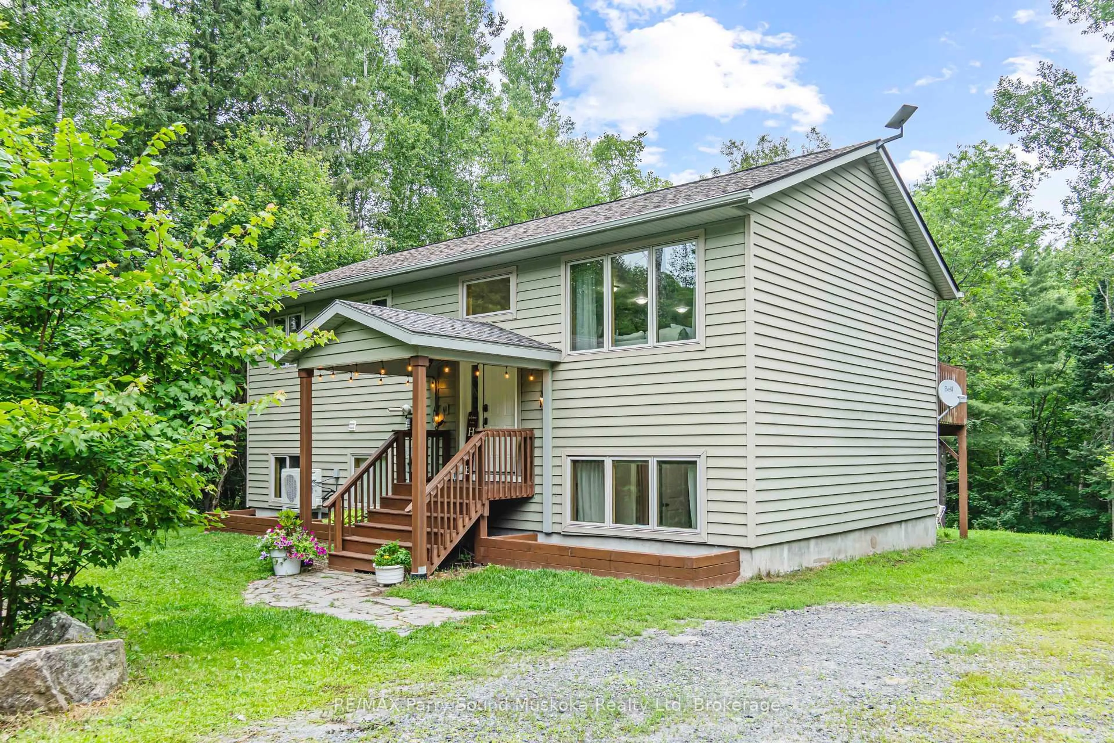 Home with vinyl exterior material, unknown for 312 Centre Rd, McKellar Ontario P2A 0B4