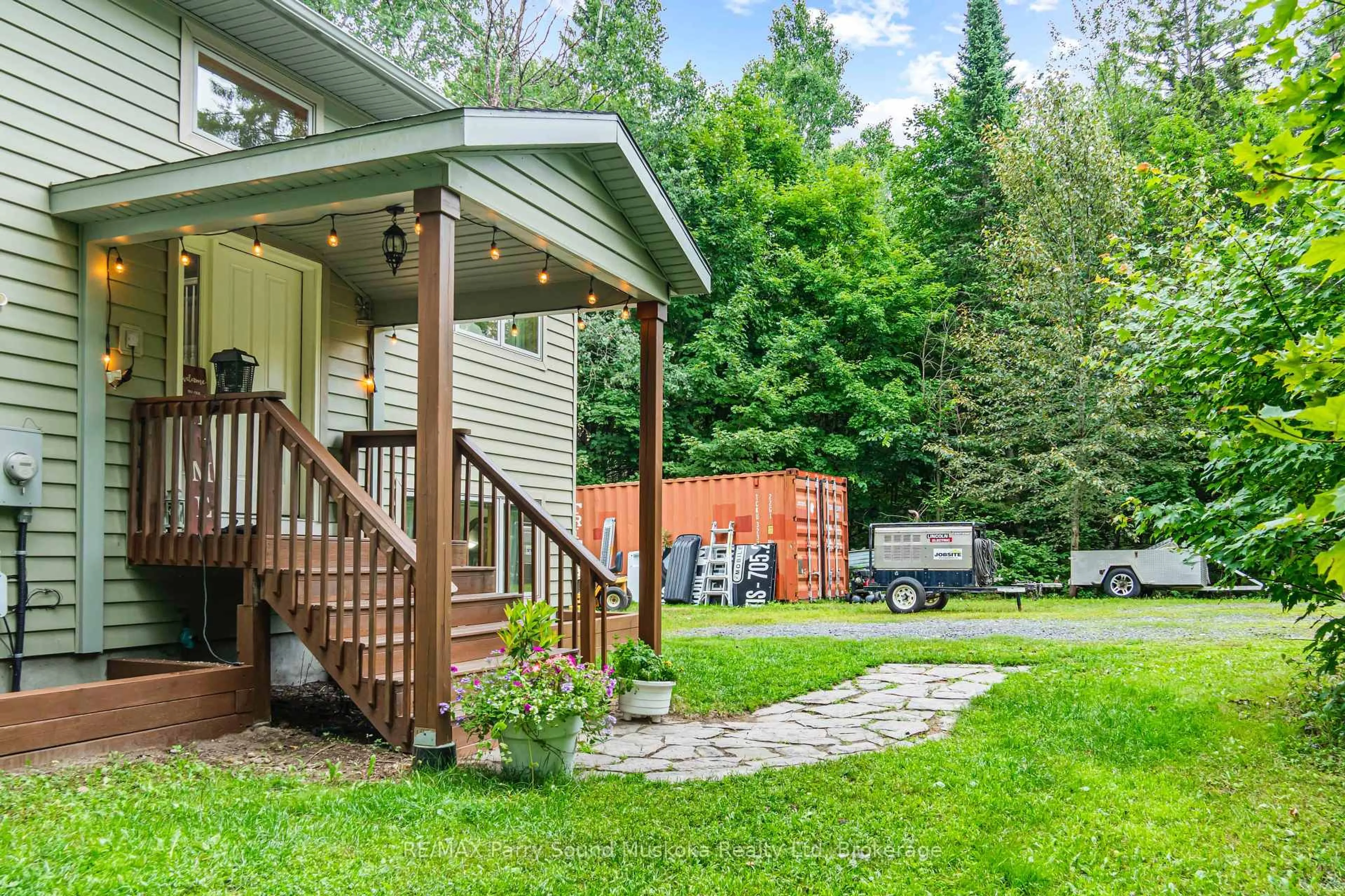 Patio, unknown for 312 Centre Rd, McKellar Ontario P2A 0B4