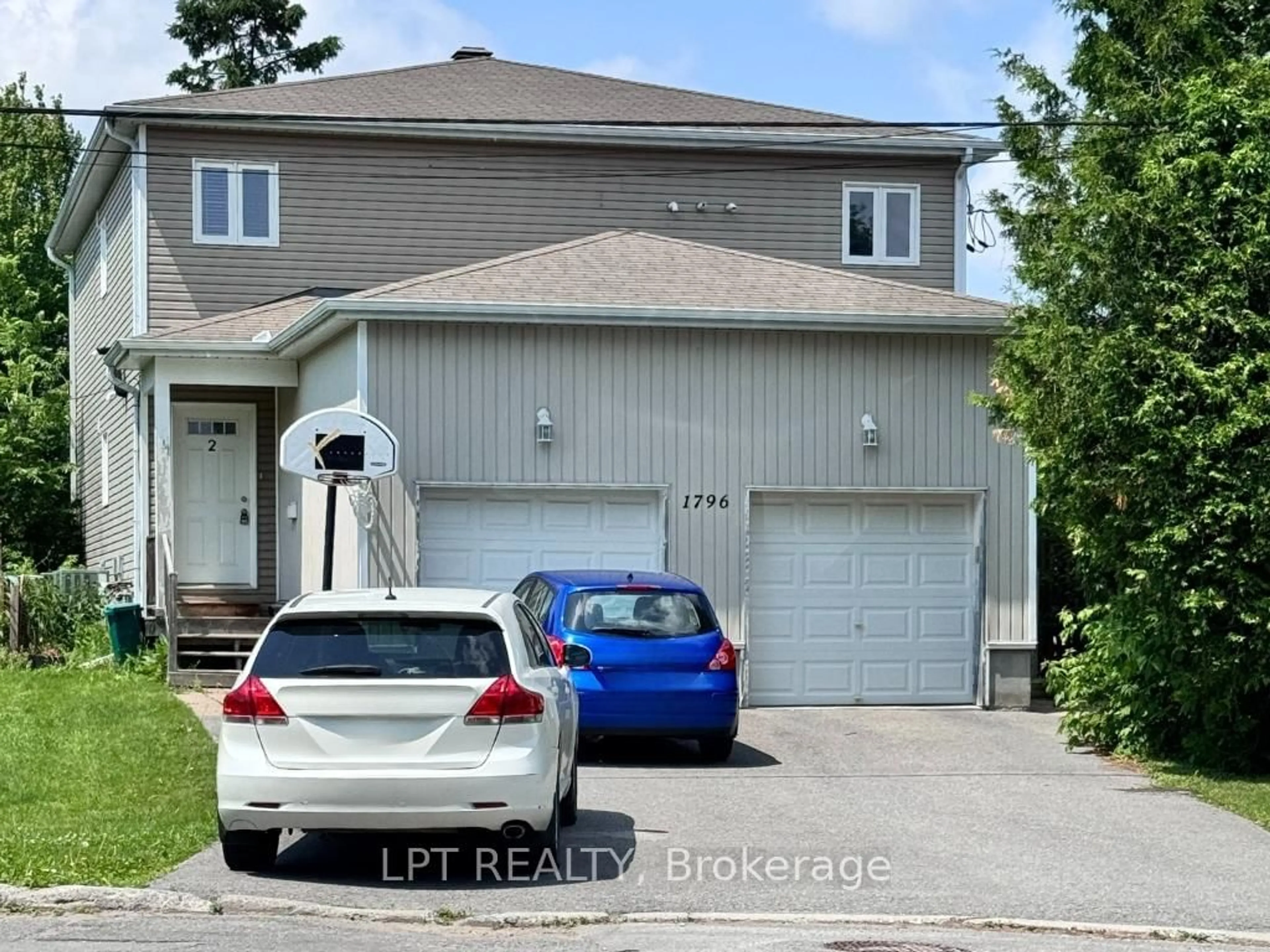 A pic from outside/outdoor area/front of a property/back of a property/a pic from drone, street for 1796 Dumas St, Orleans Ontario K1C 1N4