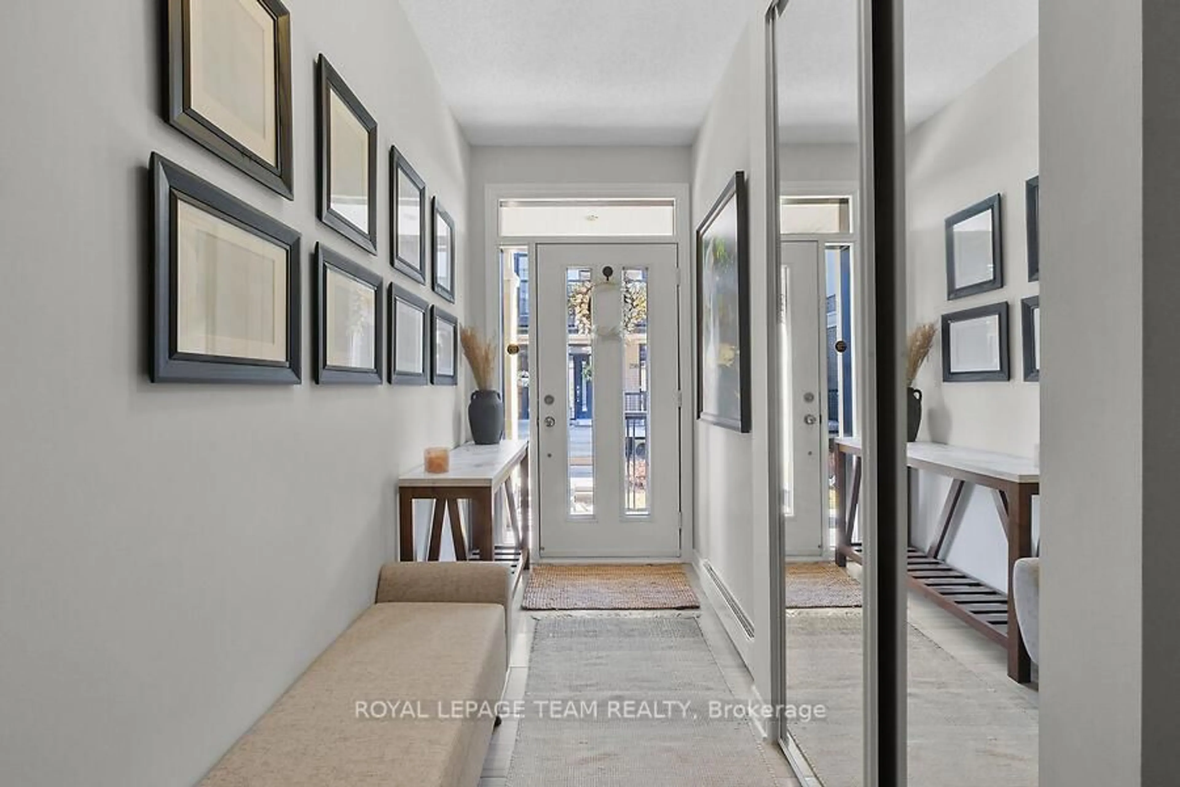 Indoor entryway for 270 Pembina Private, Ottawa Ontario K4M 0G7