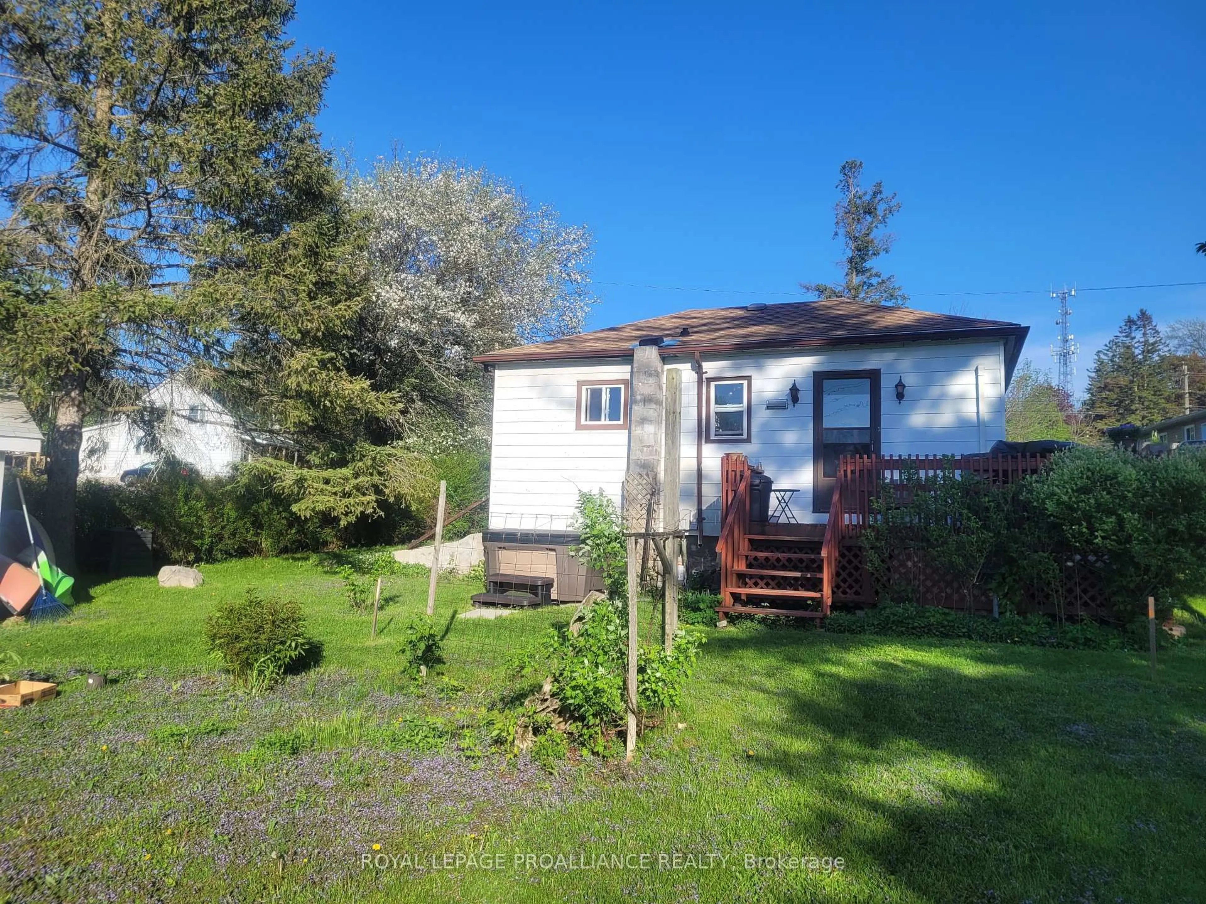 A pic from outside/outdoor area/front of a property/back of a property/a pic from drone, street for 381 Huffman St, Greater Napanee Ontario K7R 1A8