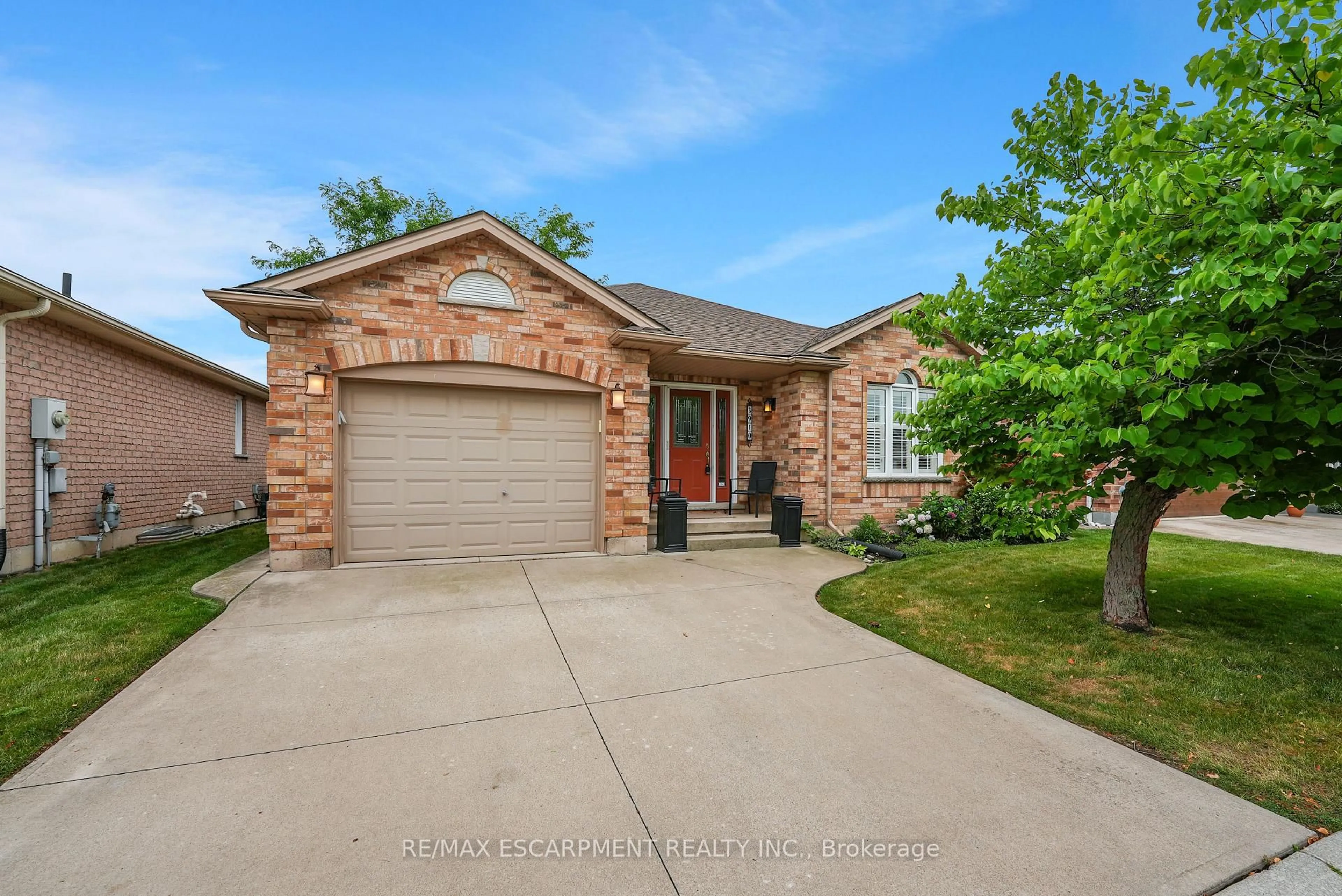 Home with brick exterior material, street for 3910 Rainbow Lane, Lincoln Ontario L0R 2C0