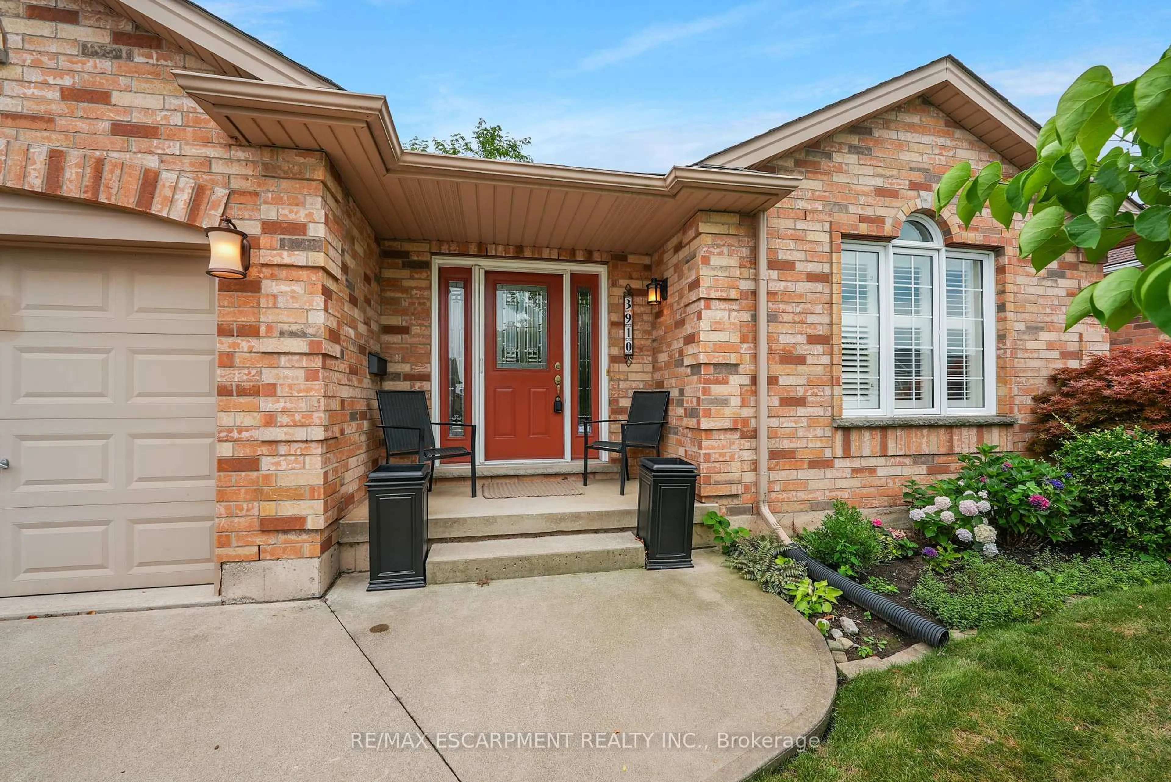 Home with brick exterior material, street for 3910 Rainbow Lane, Lincoln Ontario L0R 2C0