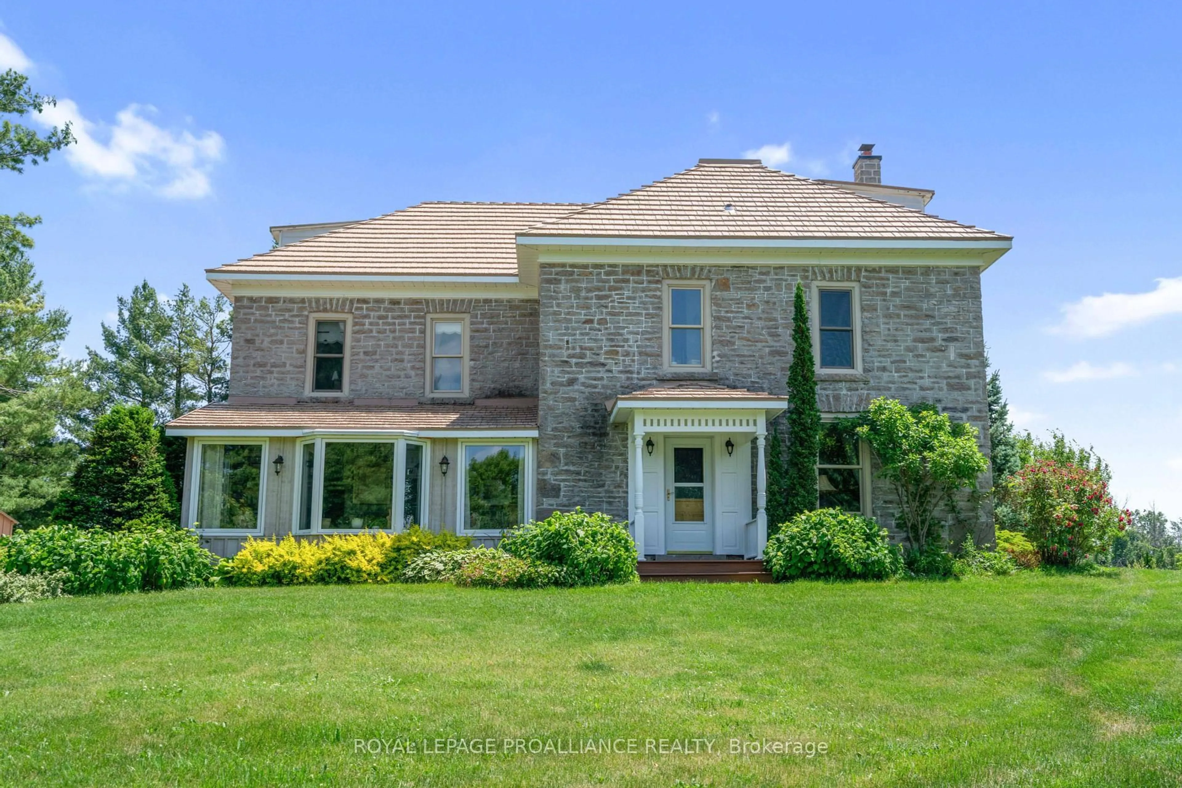 Home with brick exterior material, building for 110 Kilmarnock Rd, Smiths Falls Ontario K7A 5B8