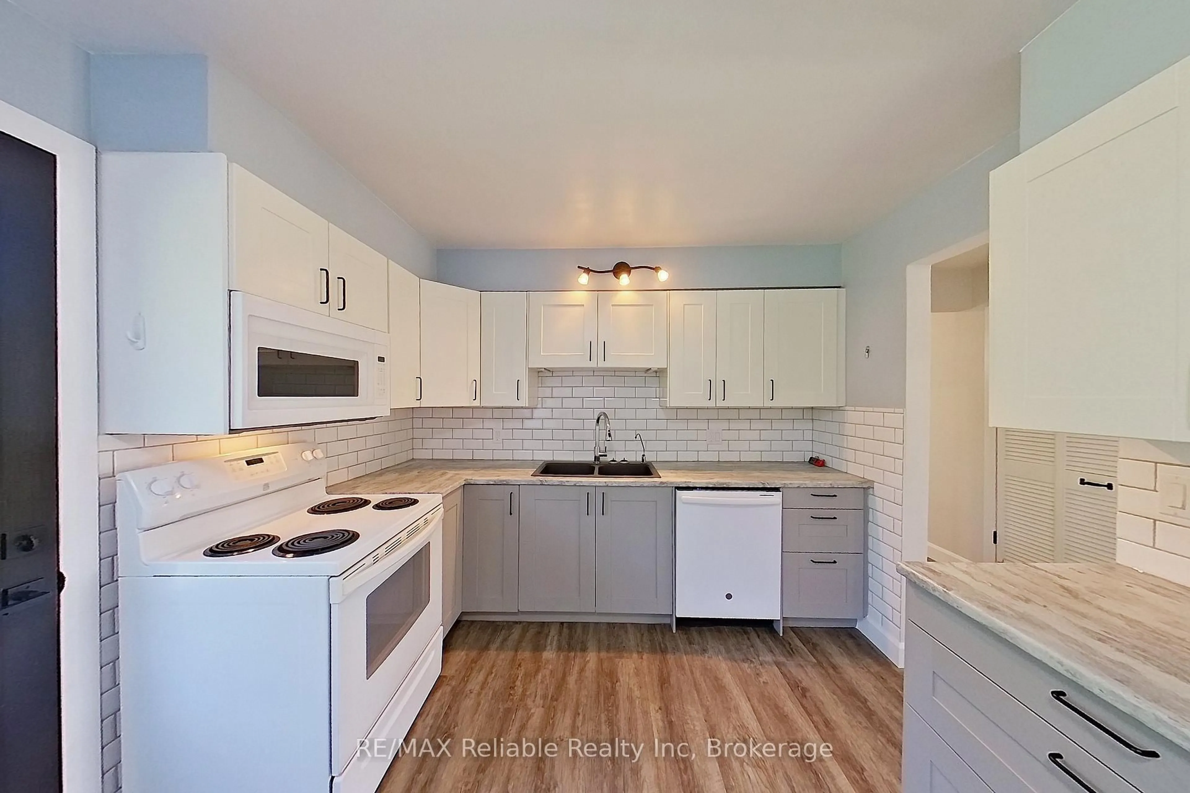 Standard kitchen, unknown for 439 Queen St, Wellington North Ontario N0G 2L2
