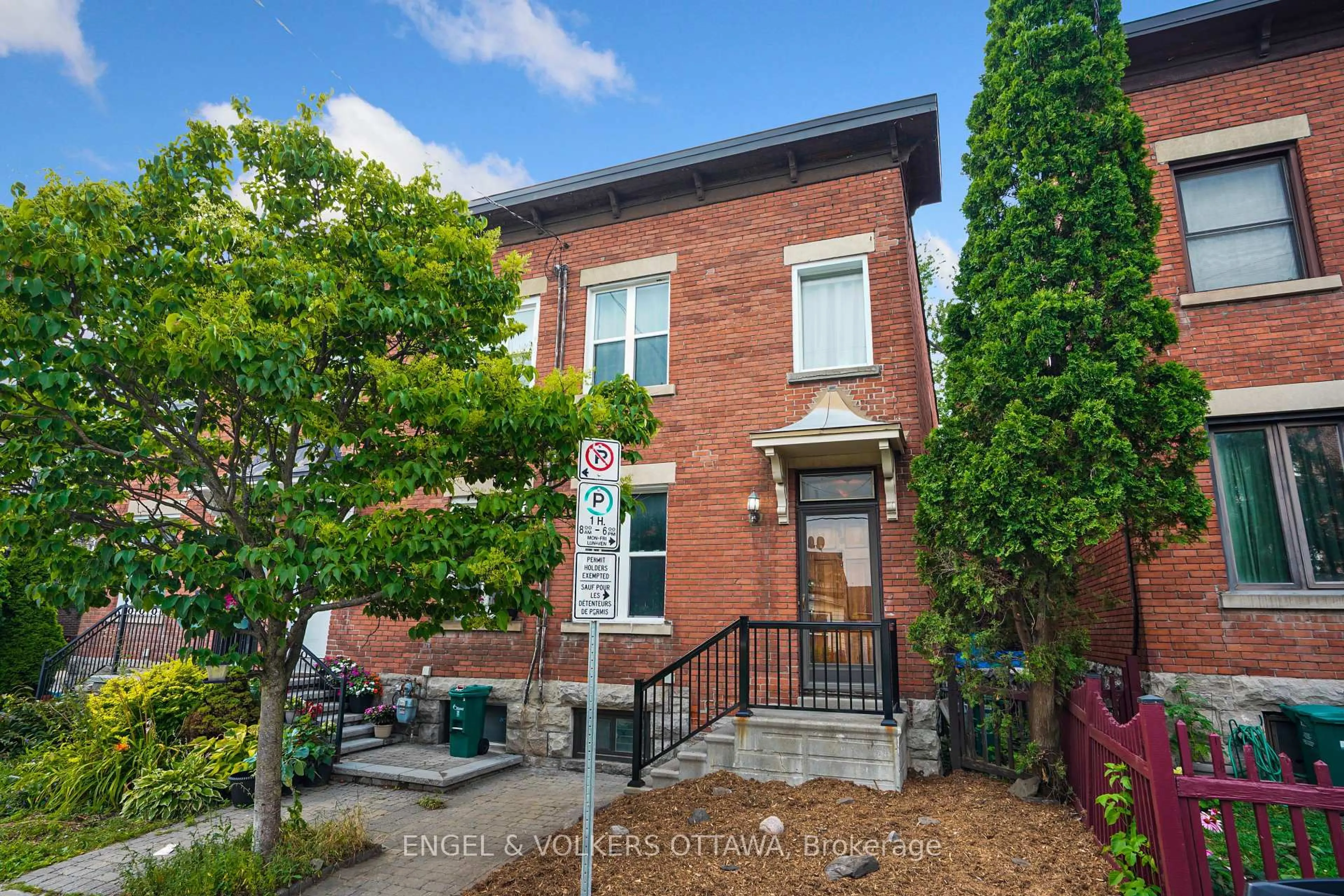 Home with brick exterior material, street for 293 Somerset St, Ottawa Ontario K1N 6V9