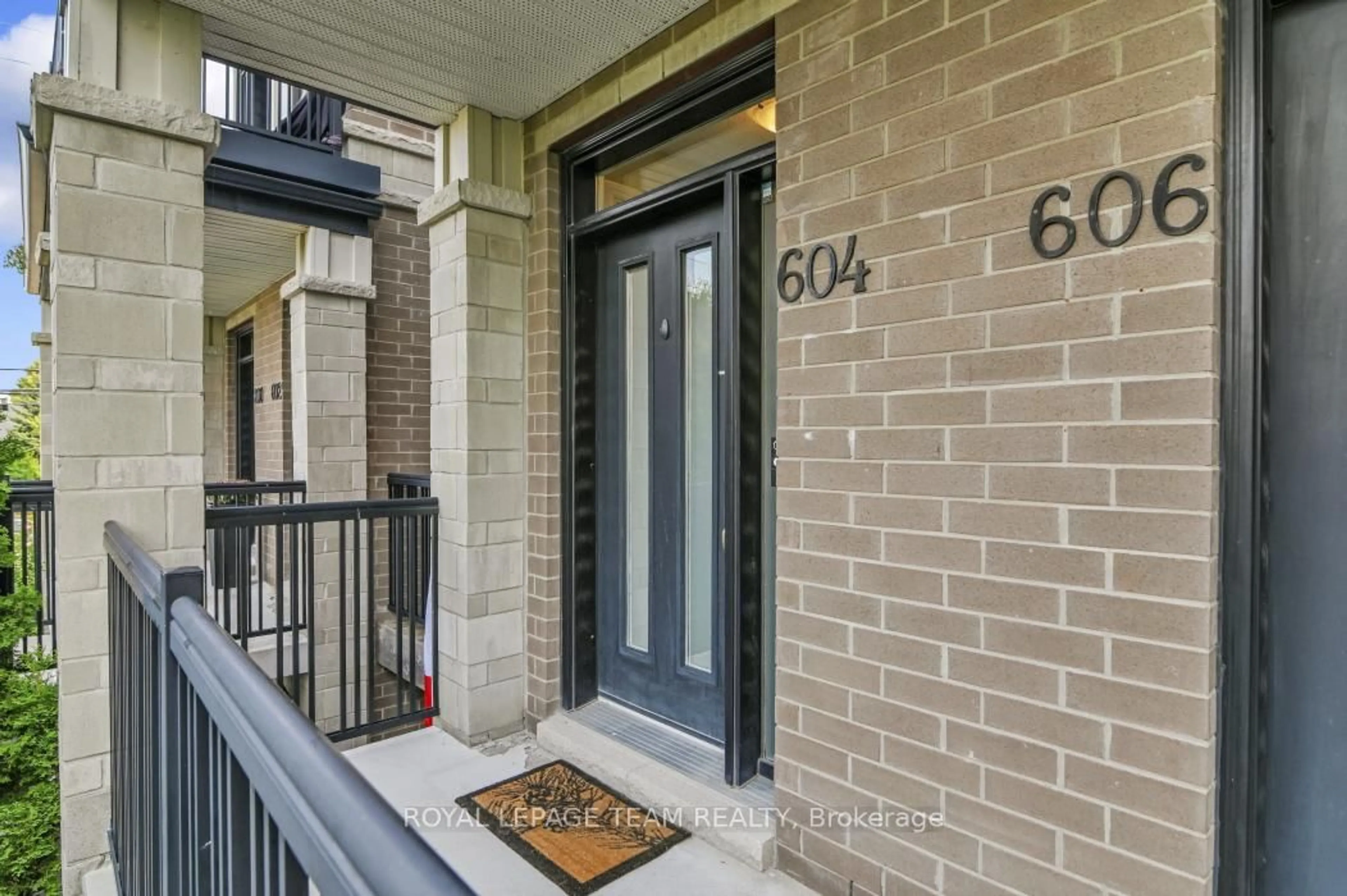 Indoor entryway for 604 Brian Good Ave, Ottawa Ontario K4M 0G7