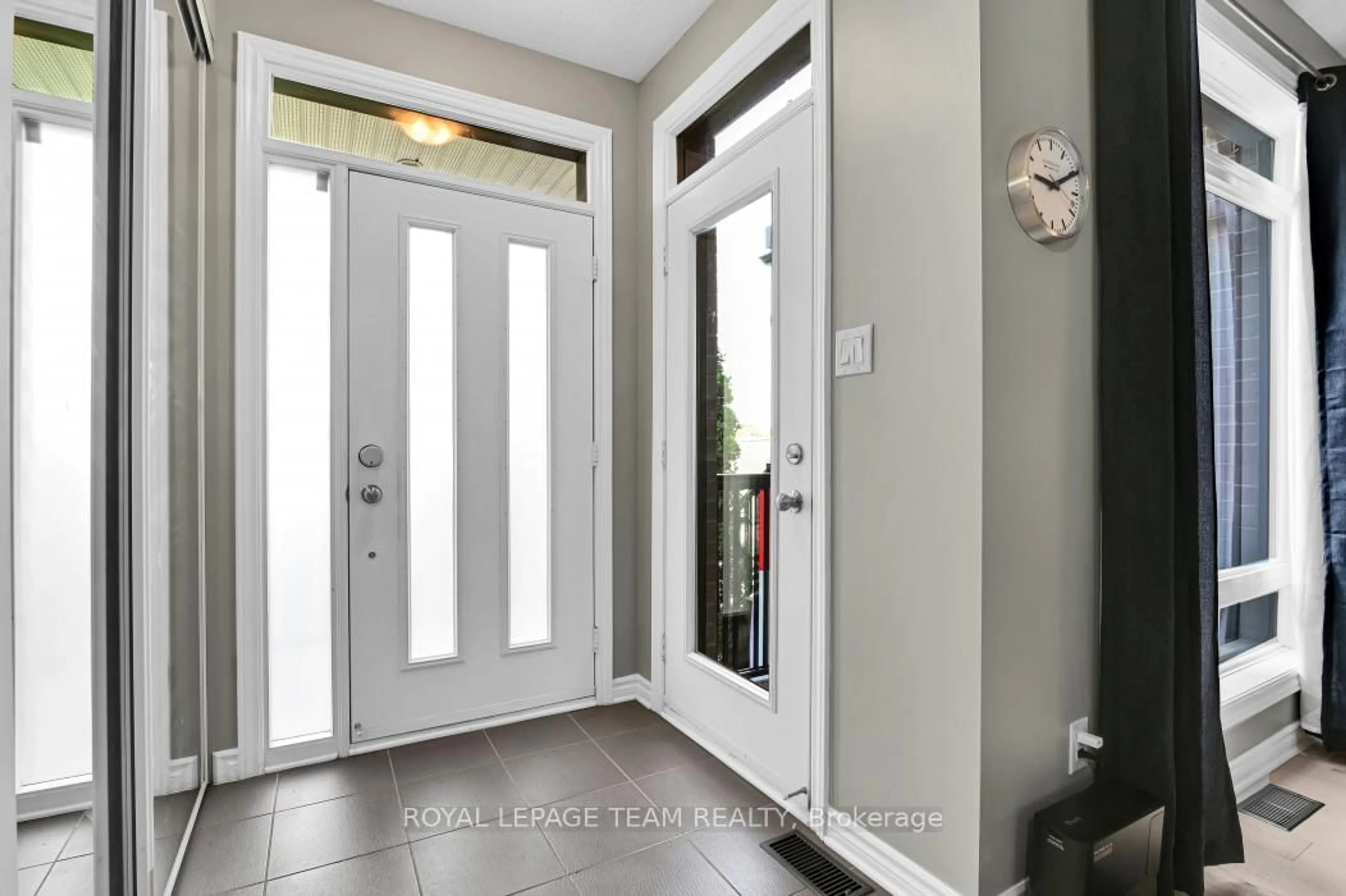 Indoor entryway for 604 Brian Good Ave, Ottawa Ontario K4M 0G7