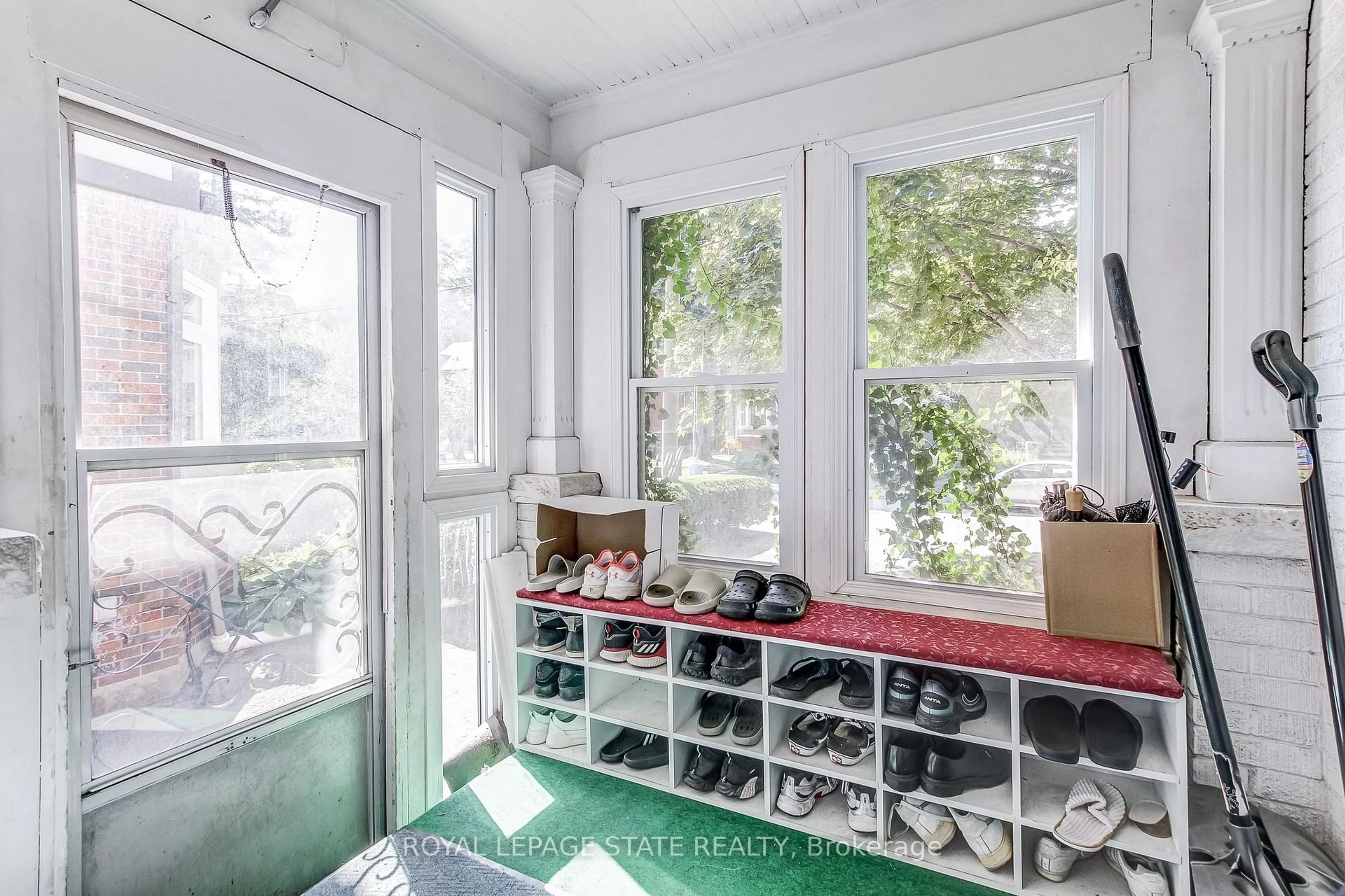 Laundry room for 110 Dromore Cres, Hamilton Ontario L8S 4B2
