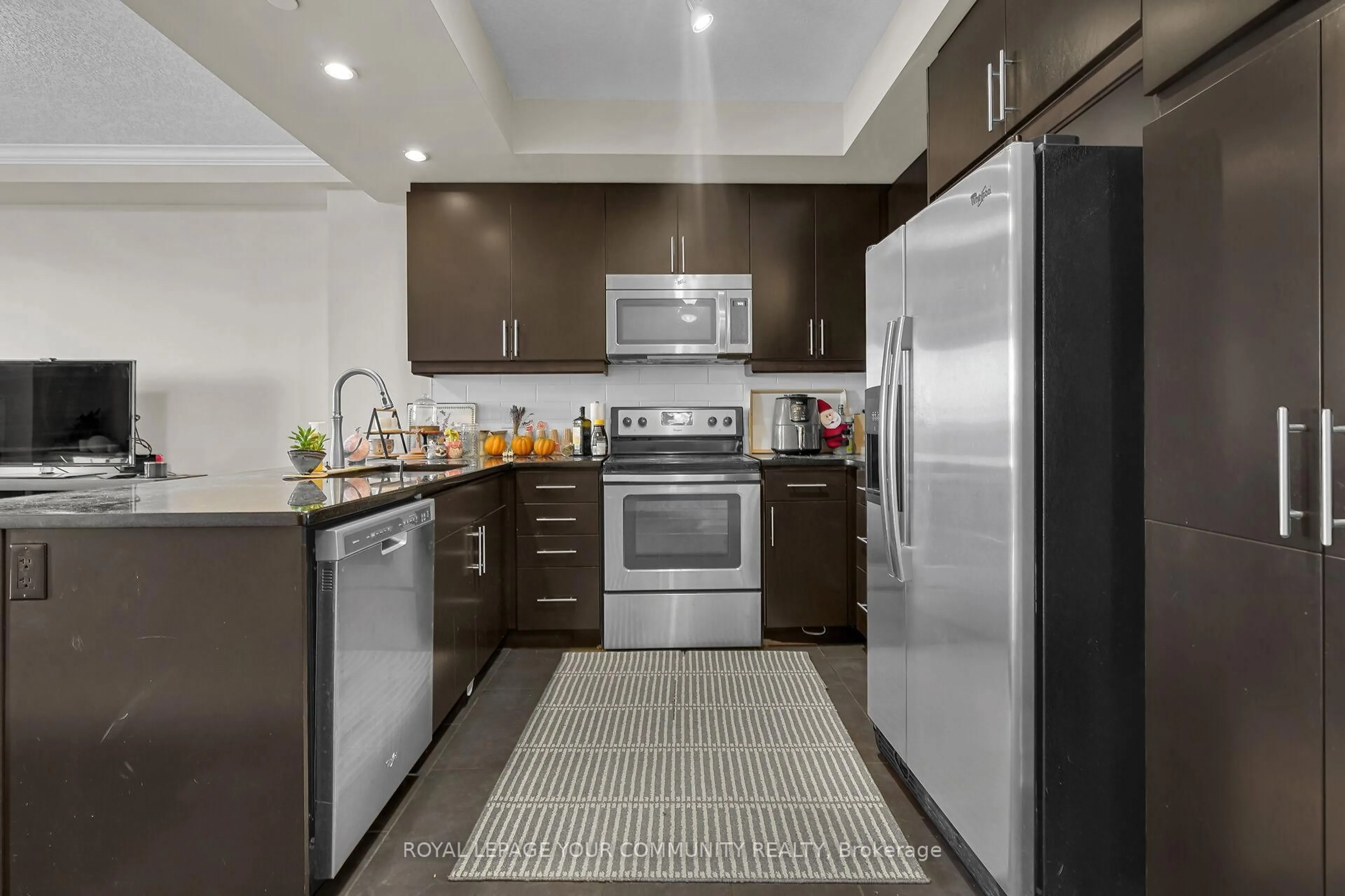 Unknown for 330 Ridout St #1105, London East Ontario N6A 0A7