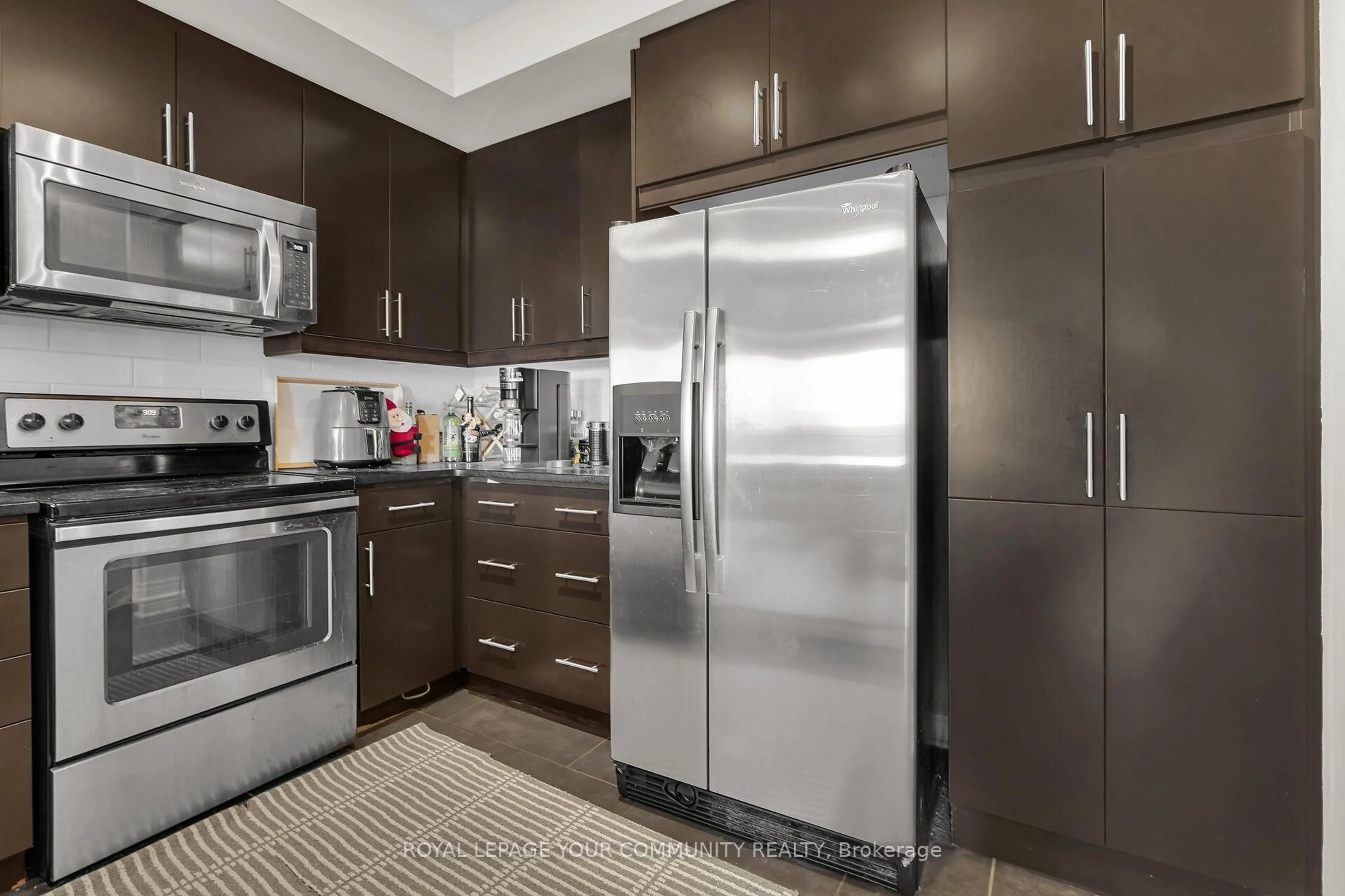 Standard kitchen, unknown for 330 Ridout St #1105, London East Ontario N6A 0A7