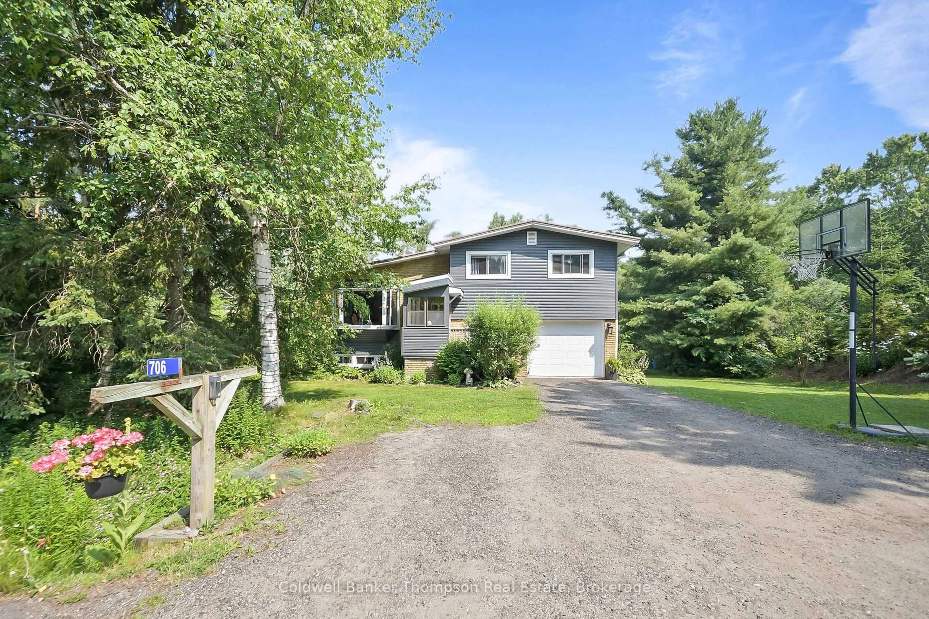 A pic from outside/outdoor area/front of a property/back of a property/a pic from drone, street for 706 Phillips Cres, Huntsville Ontario P1H 1B4