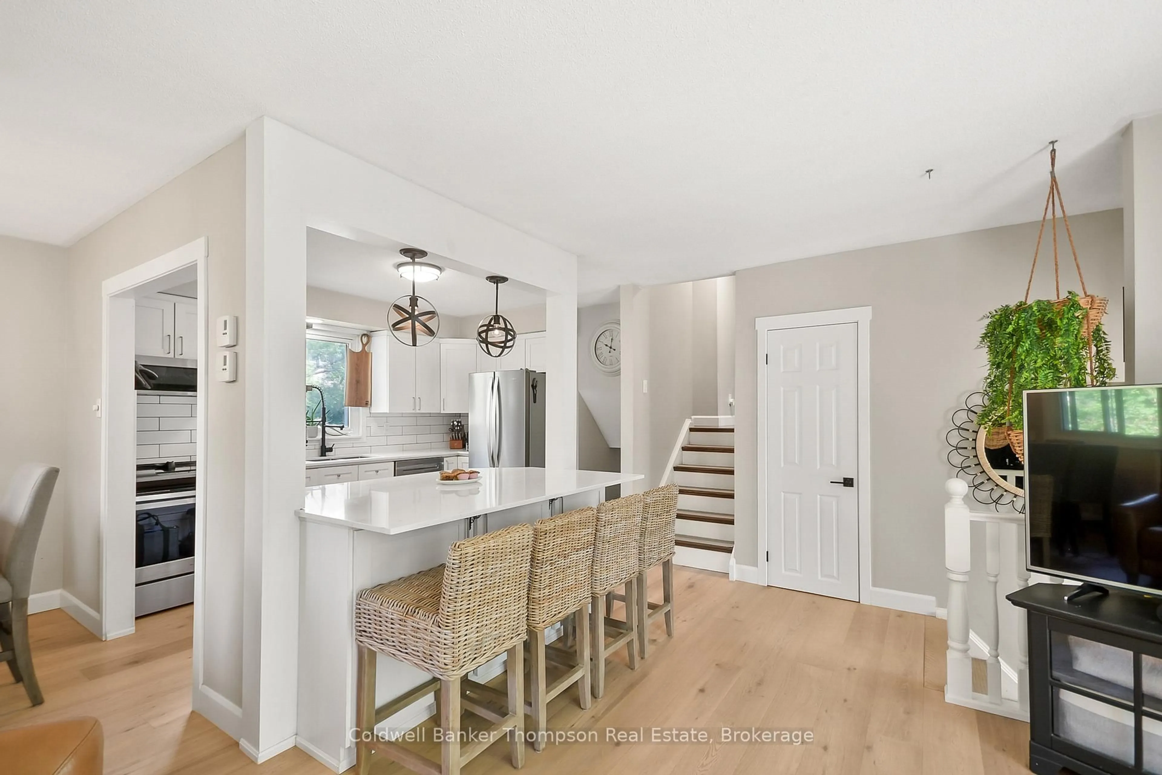 Open concept kitchen, unknown for 706 Phillips Cres, Huntsville Ontario P1H 1B4