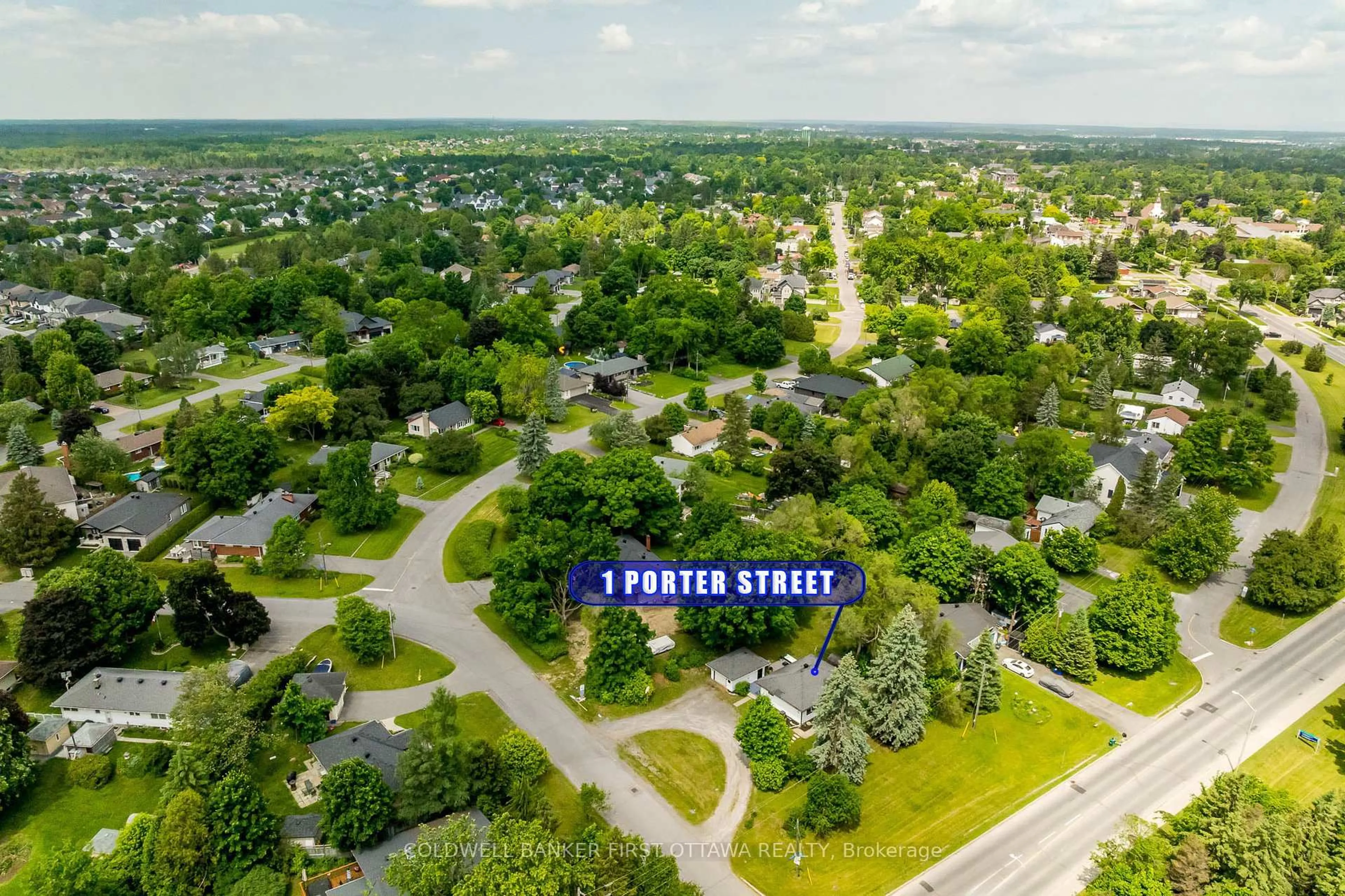 A pic from outside/outdoor area/front of a property/back of a property/a pic from drone, street for 1 PORTER St, Ottawa Ontario K2S 1P8