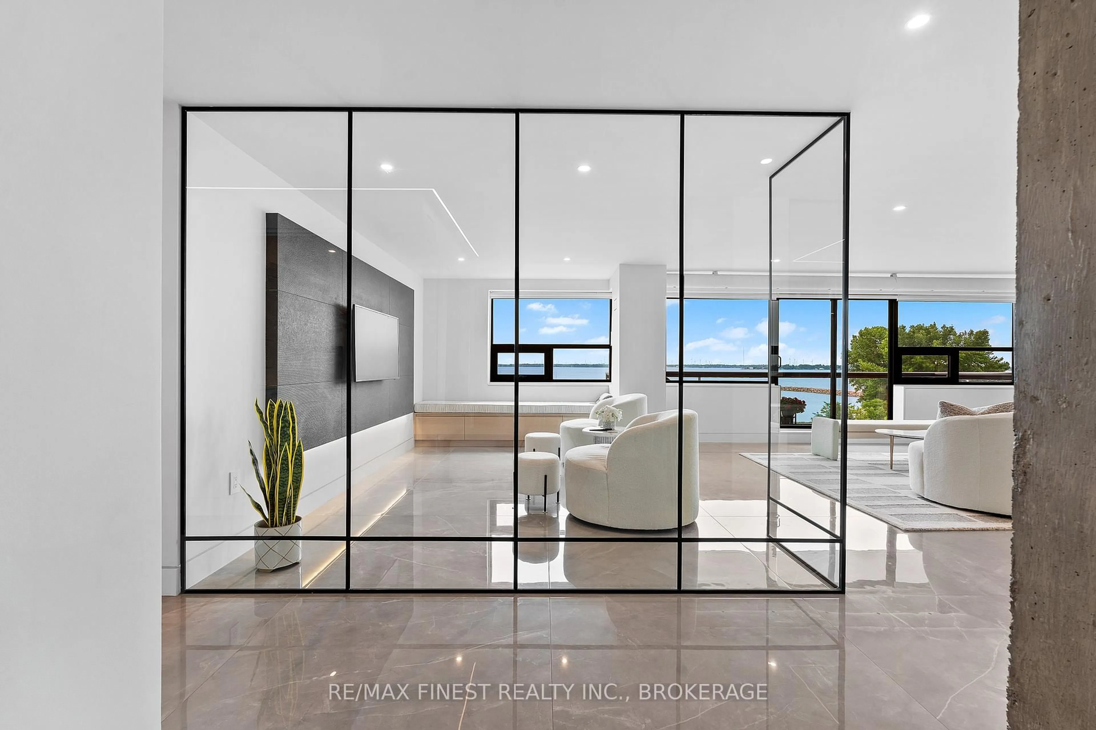 Indoor entryway for 165 ONTARIO St #505, Kingston Ontario K7L 2Y6