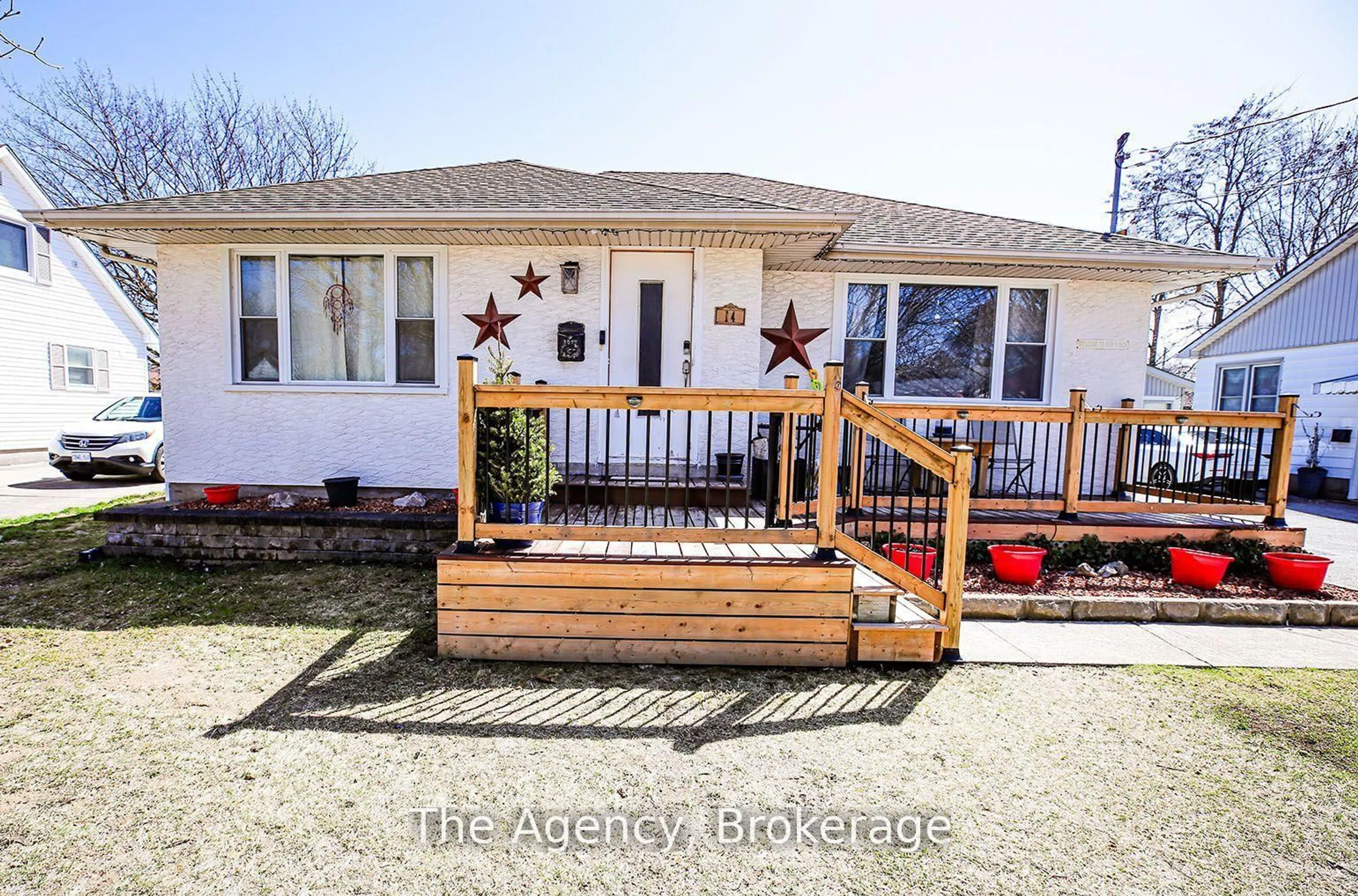 Unknown for 14 Heywood Ave, St. Catharines Ontario L2M 2M8