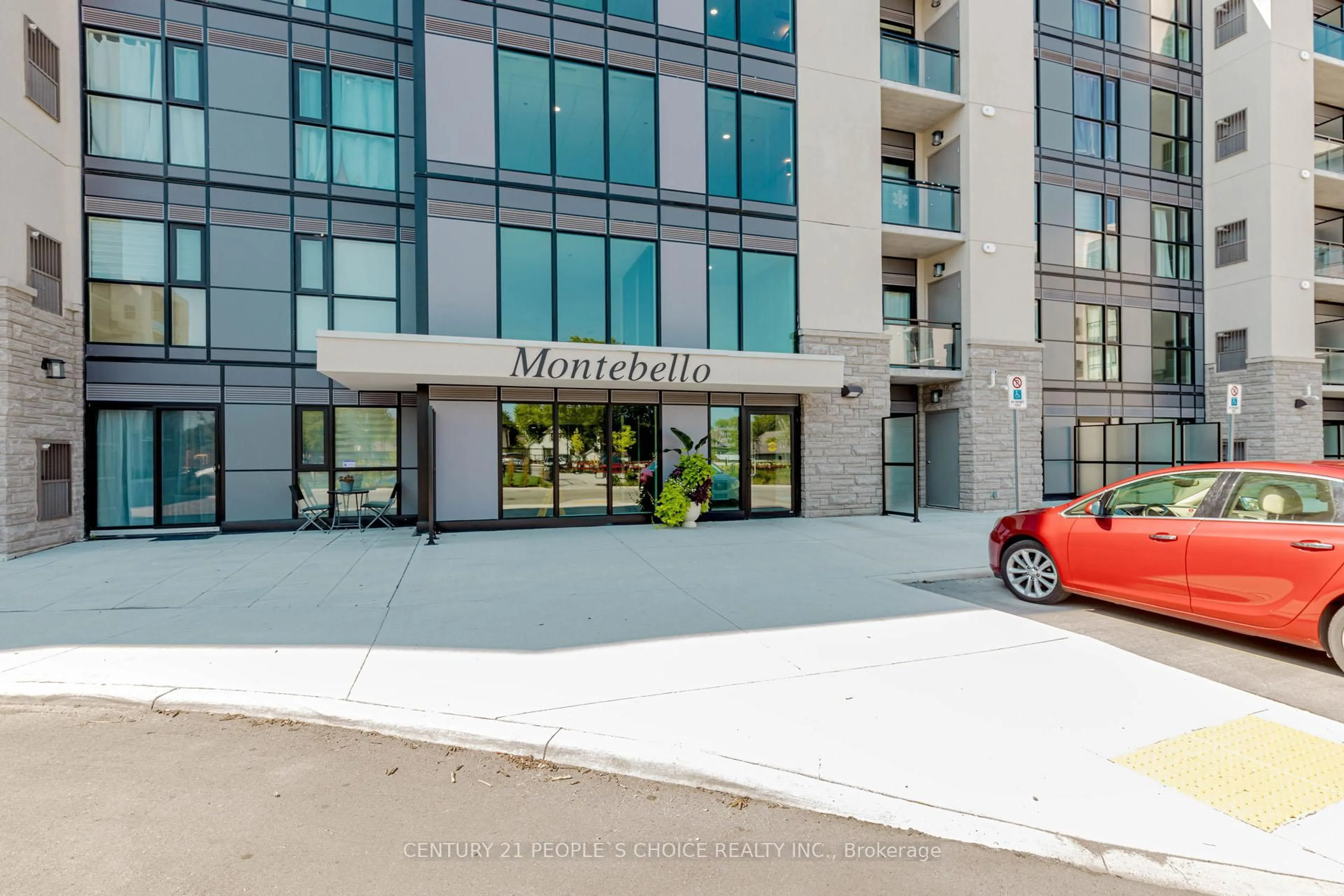 Indoor foyer for 50 HERRICK Ave #206, St. Catharines Ontario L2P 2T9