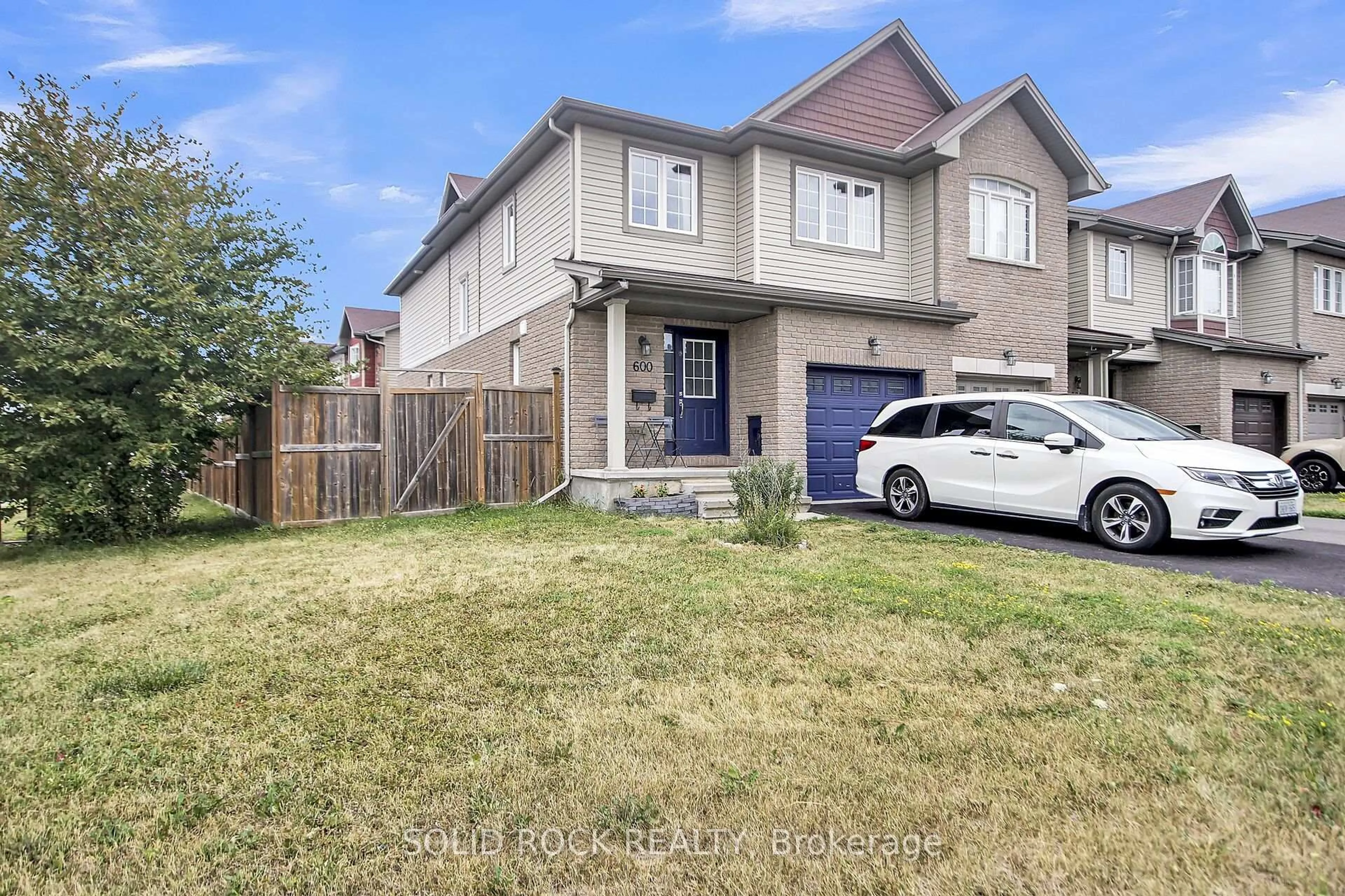 A pic from outside/outdoor area/front of a property/back of a property/a pic from drone, street for 600 Gazebo St, Ottawa Ontario K4M 0B5