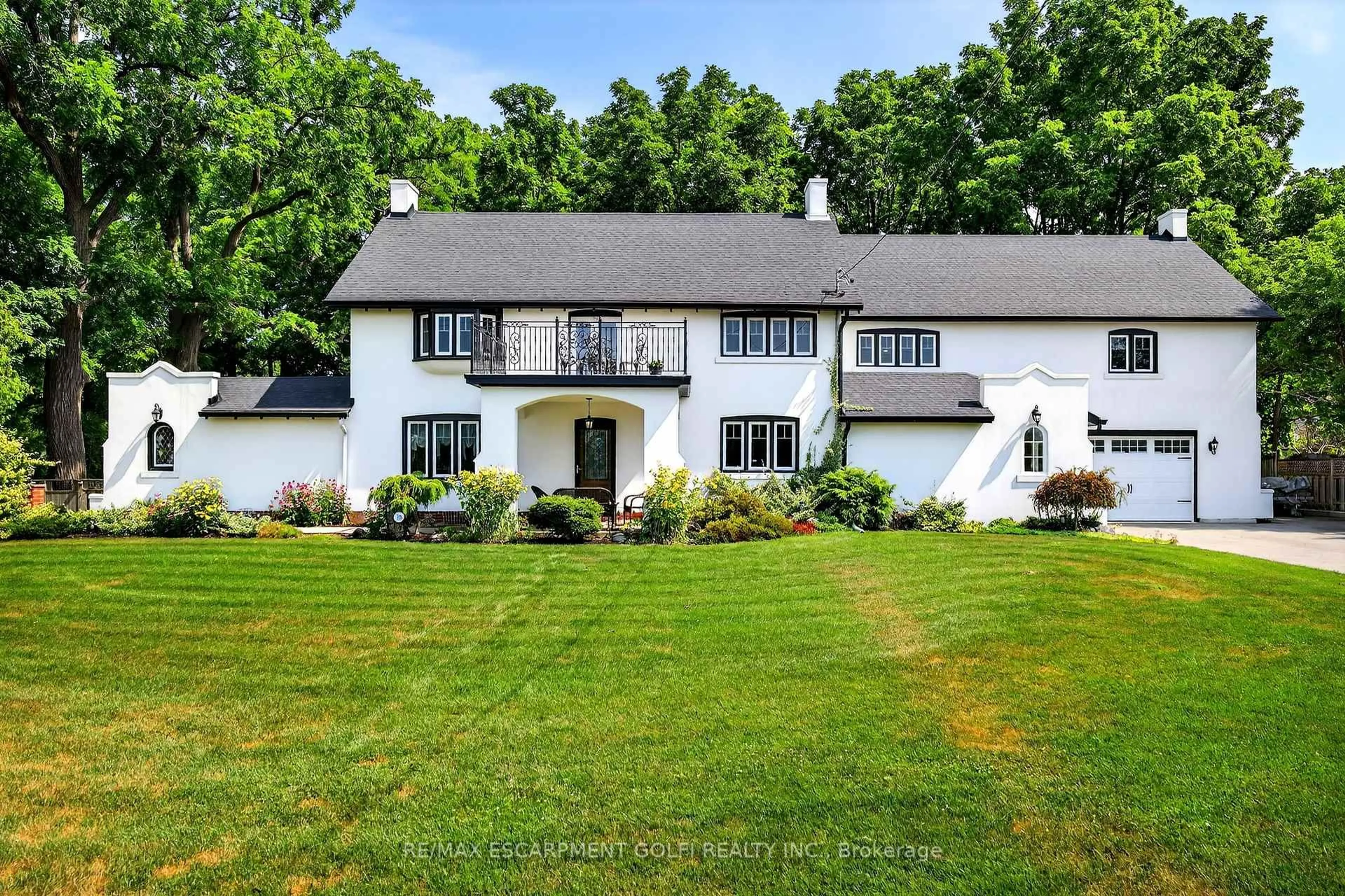 A pic from outside/outdoor area/front of a property/back of a property/a pic from drone, street for 138 Caithness St, Haldimand Ontario N3W 1C2