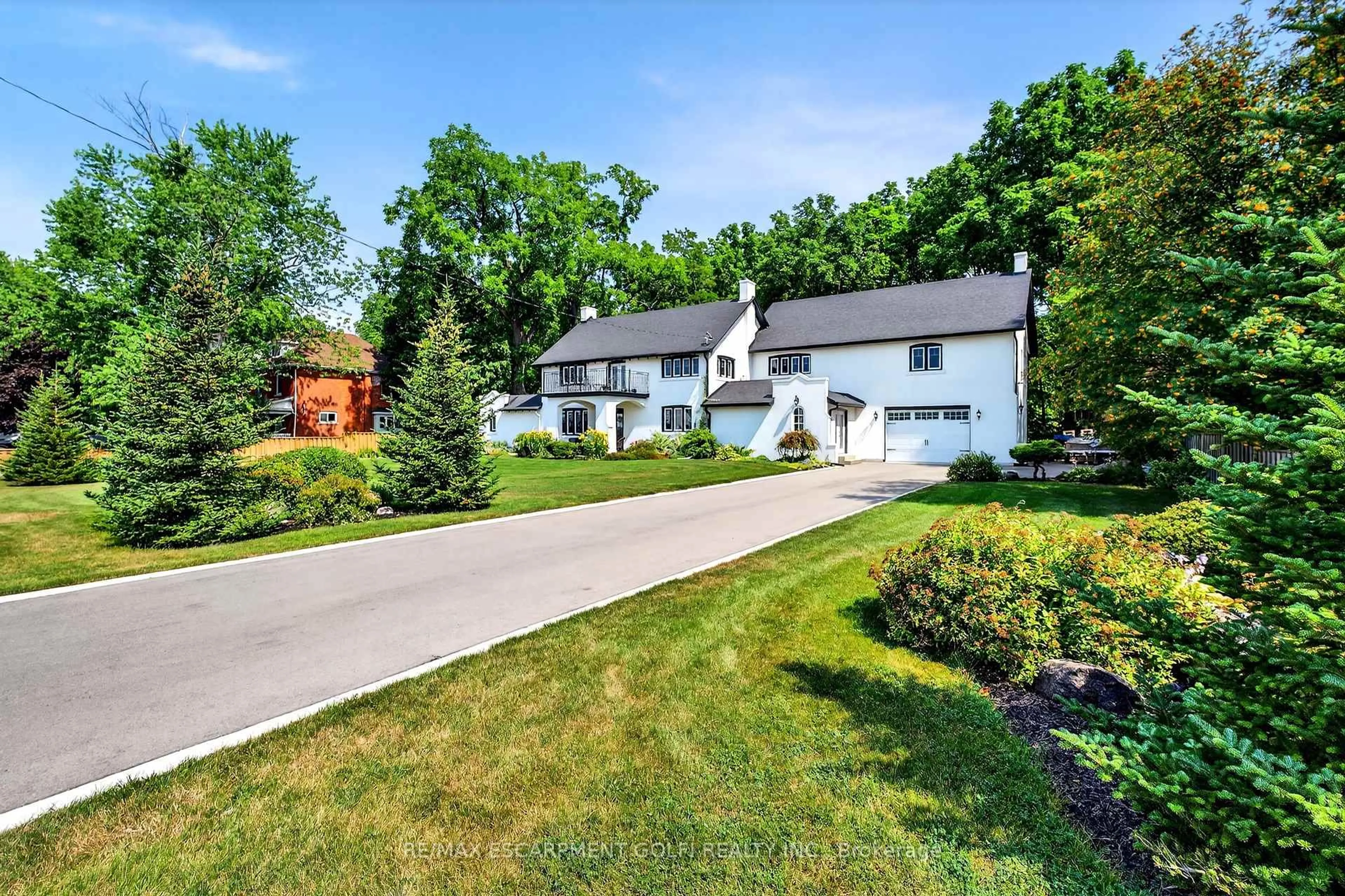 A pic from outside/outdoor area/front of a property/back of a property/a pic from drone, street for 138 Caithness St, Haldimand Ontario N3W 1C2