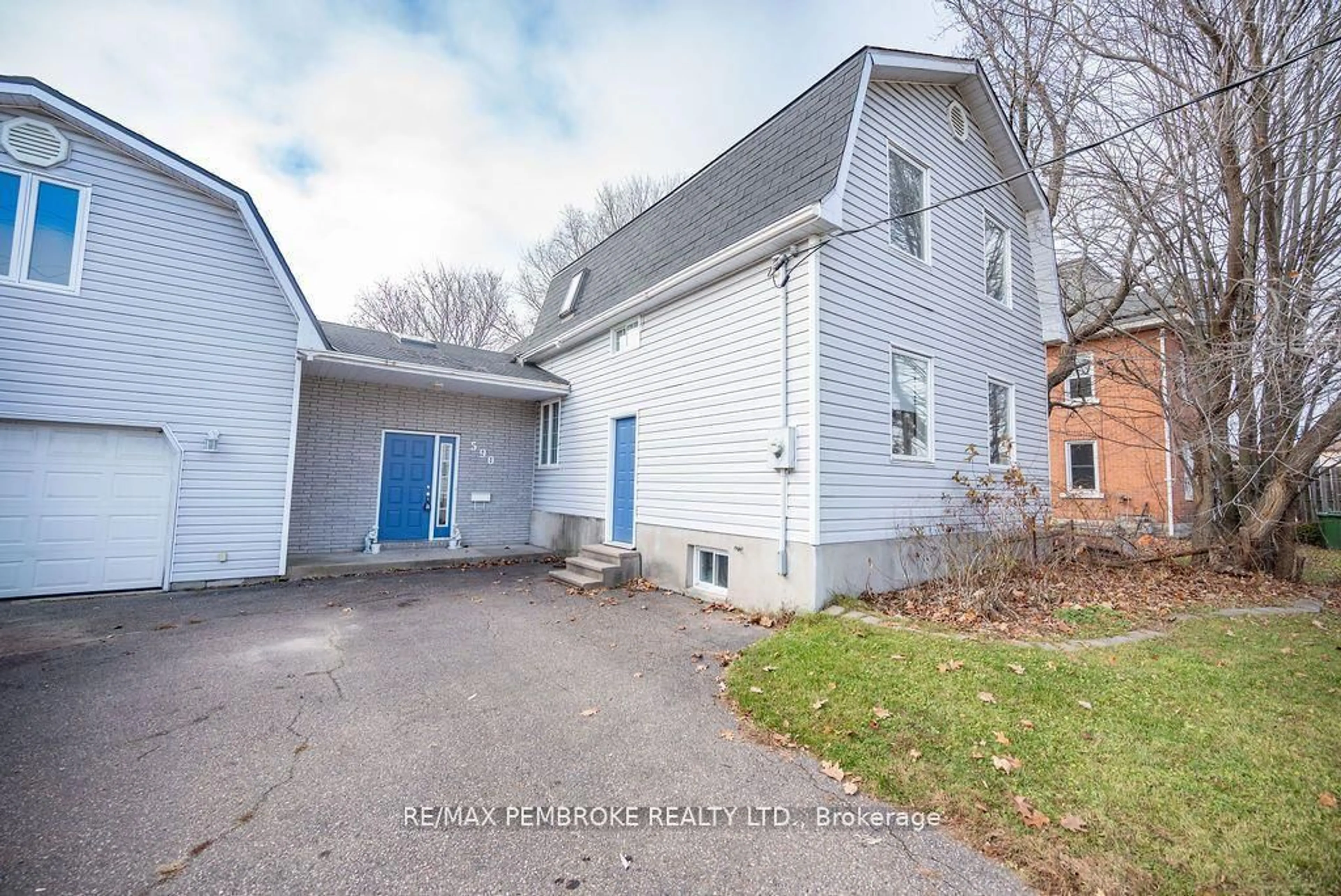 A pic from outside/outdoor area/front of a property/back of a property/a pic from drone, street for 590 Boundary Rd, Pembroke Ontario K8A 6M6