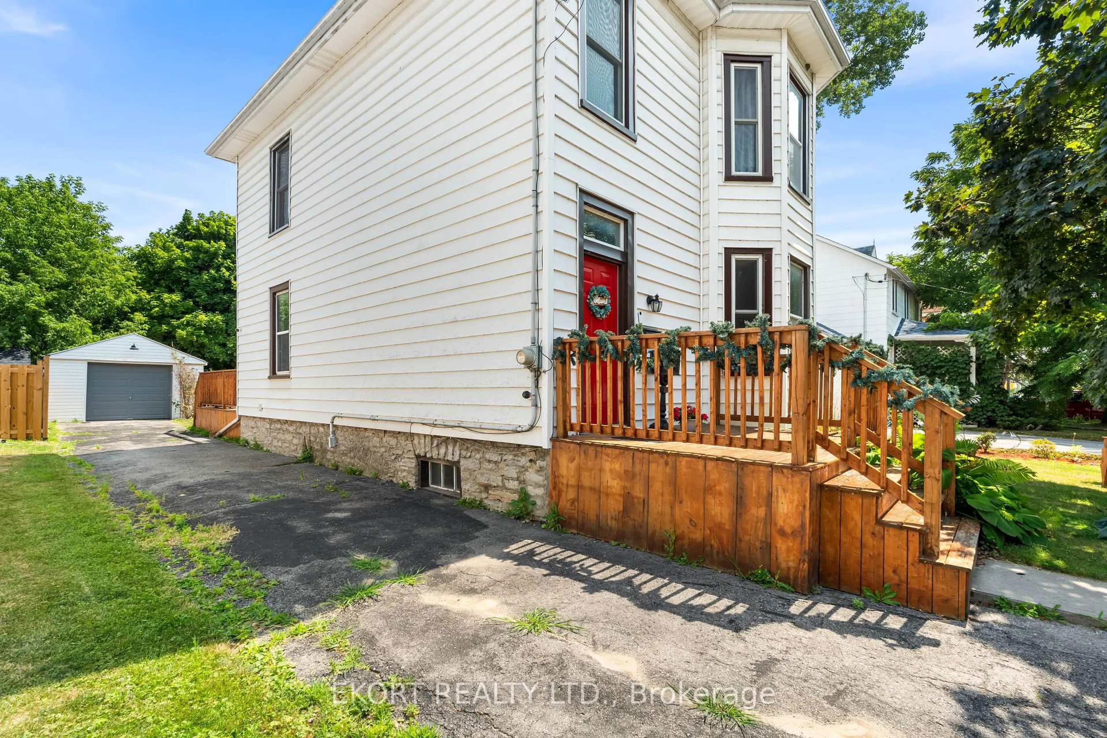 A pic from outside/outdoor area/front of a property/back of a property/a pic from drone, street for 133 Foster Ave, Belleville Ontario K8N 3P8