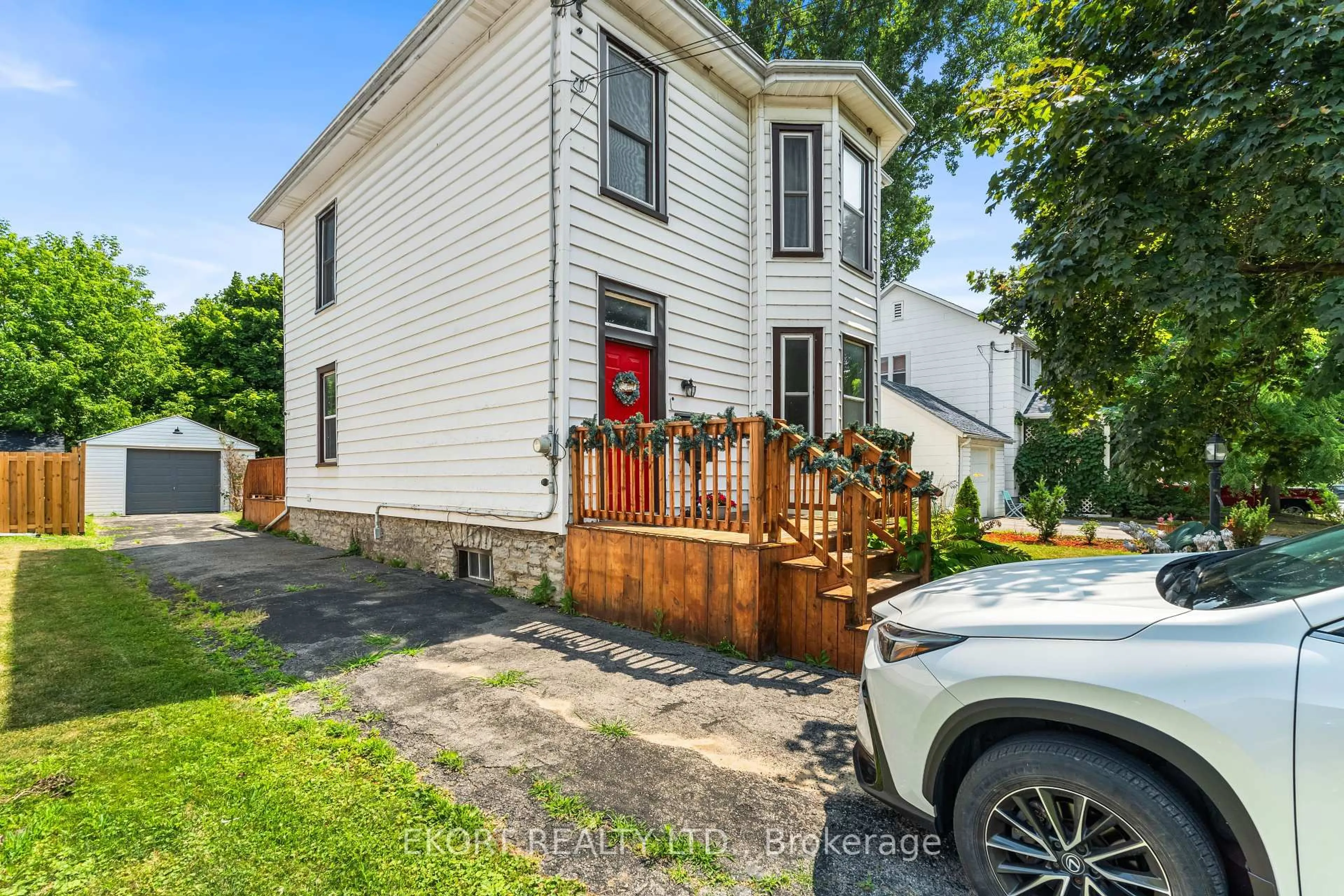 A pic from outside/outdoor area/front of a property/back of a property/a pic from drone, street for 133 Foster Ave, Belleville Ontario K8N 3P8