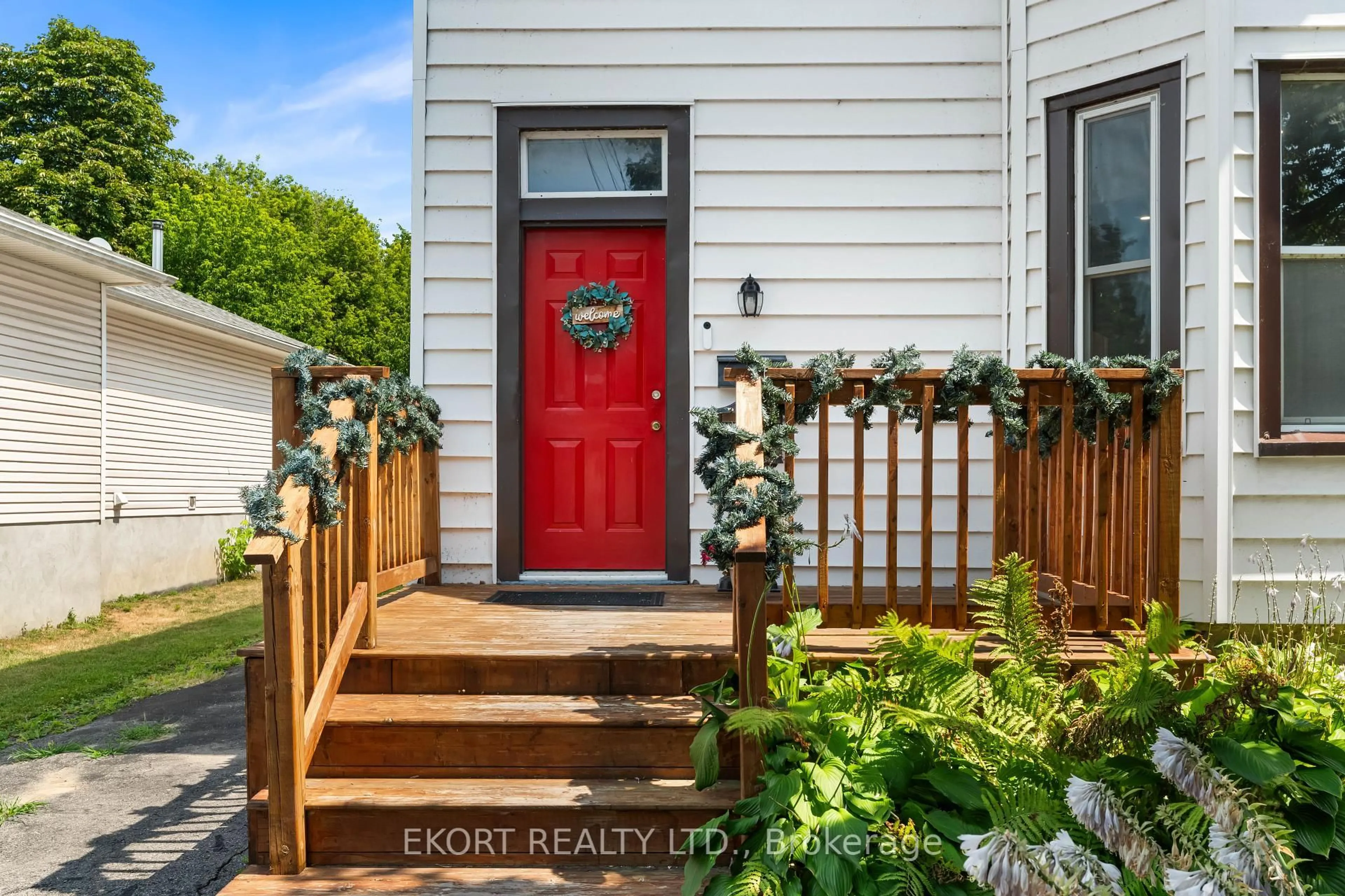 Indoor entryway for 133 Foster Ave, Belleville Ontario K8N 3P8