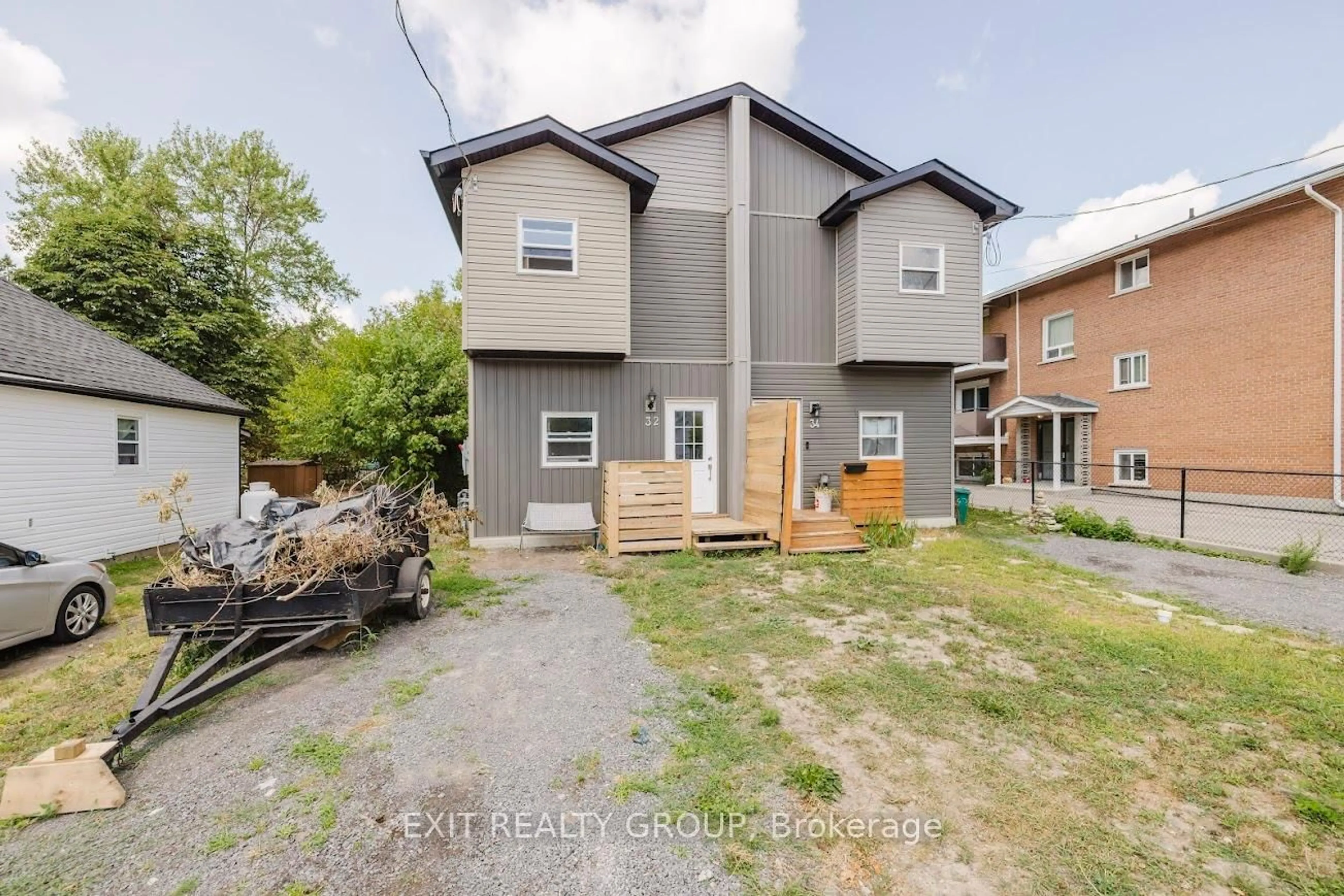 A pic from outside/outdoor area/front of a property/back of a property/a pic from drone, street for 32 Strachan St, Belleville Ontario K8P 1W8