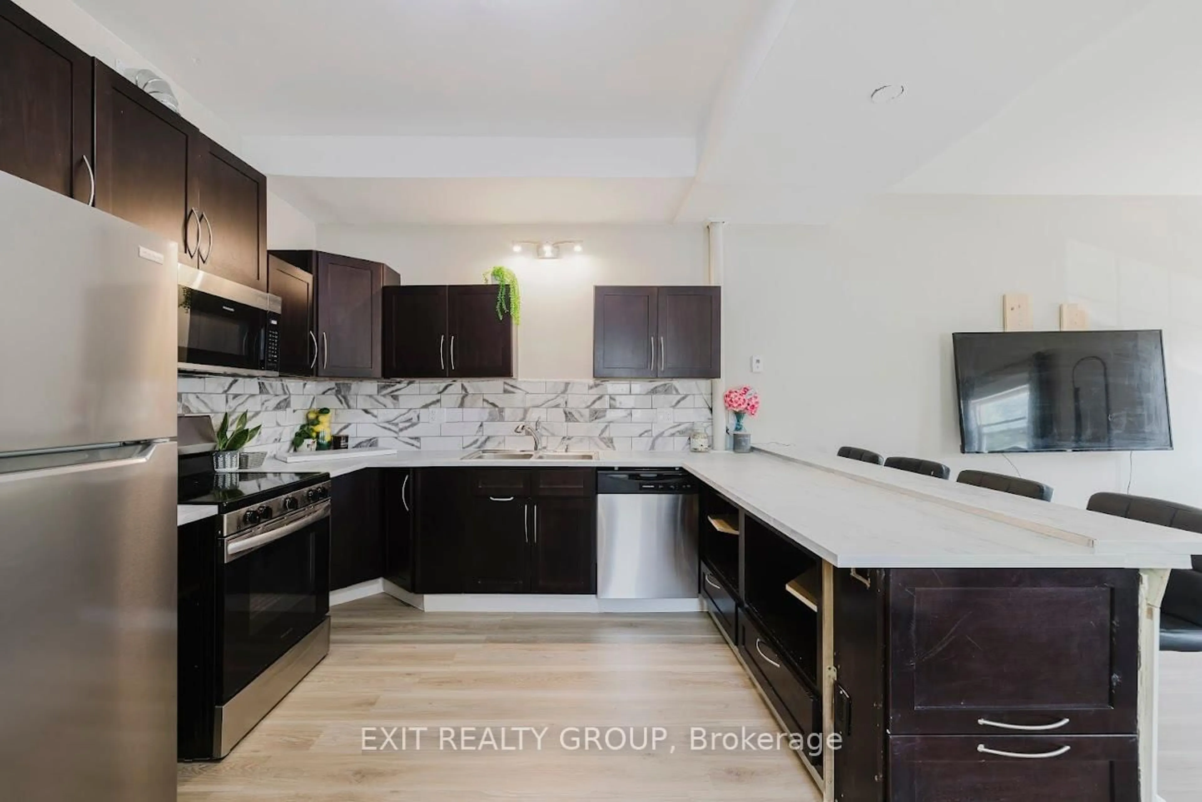 Contemporary kitchen, ceramic/tile floor for 32 Strachan St, Belleville Ontario K8P 1W8