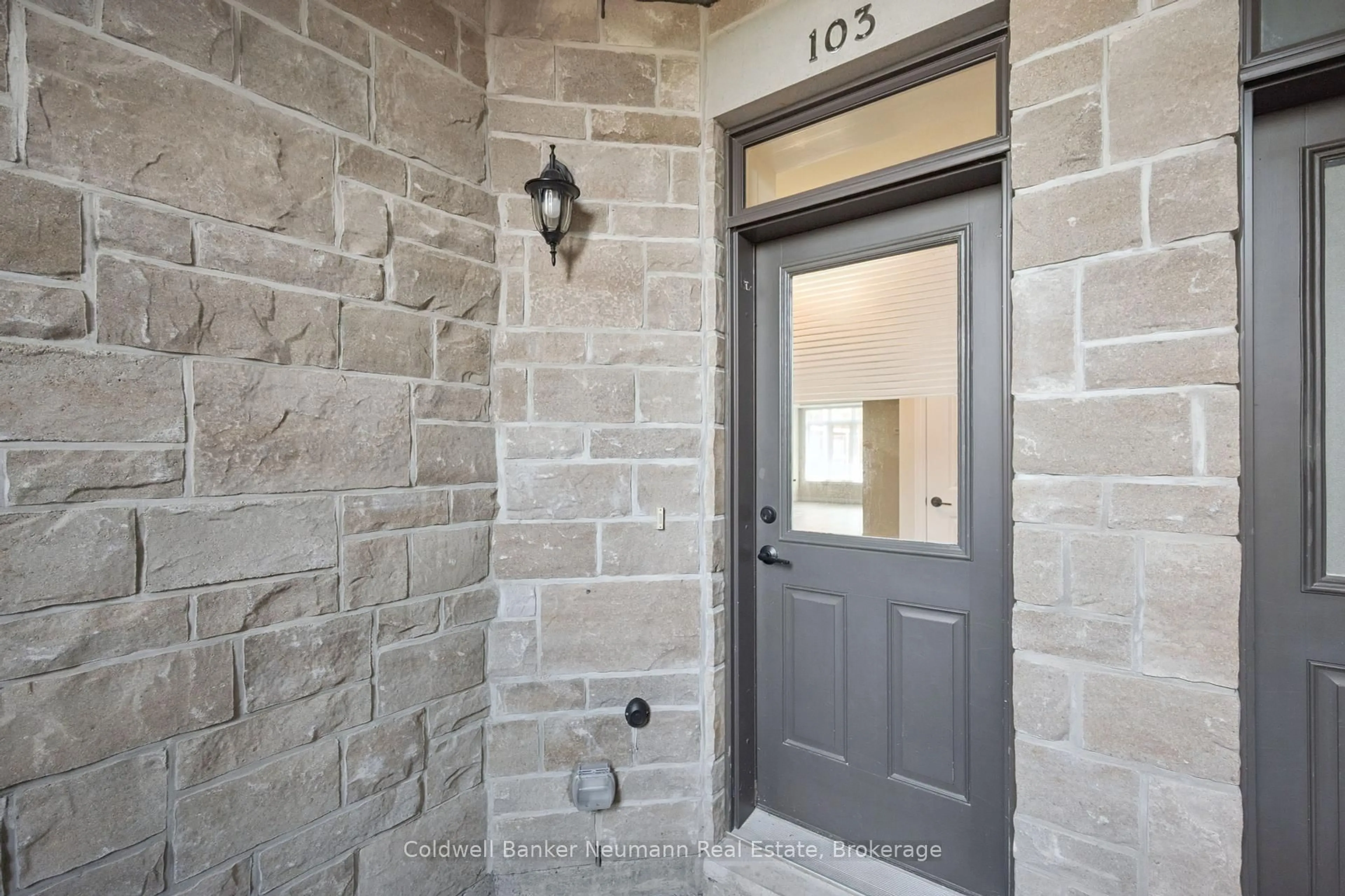 Indoor entryway for 333 Gosling Gdns #103, Guelph Ontario N1L 0K4