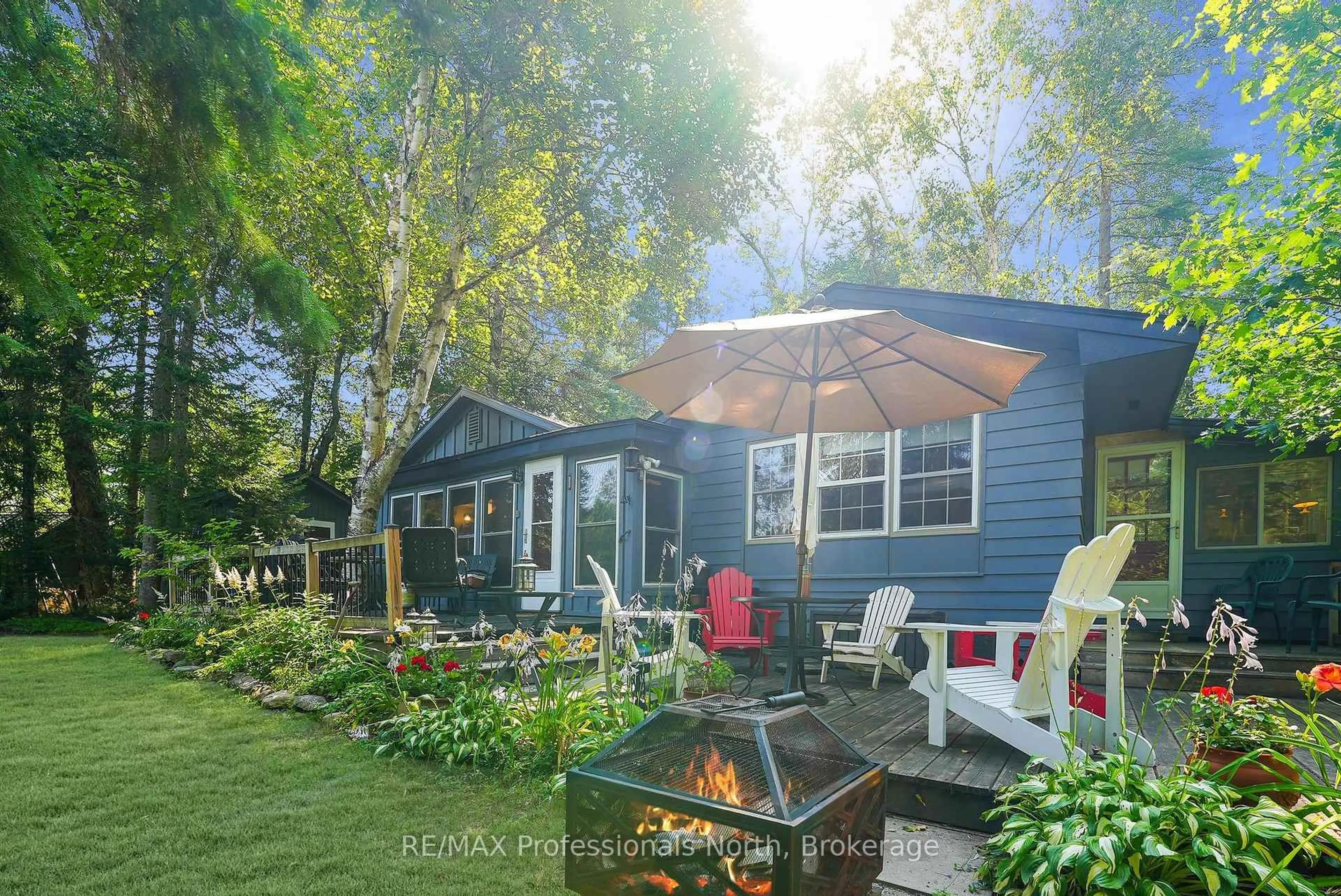 Patio, street for 1066 Nystedt Lane, Minden Hills Ontario K0M 2K0