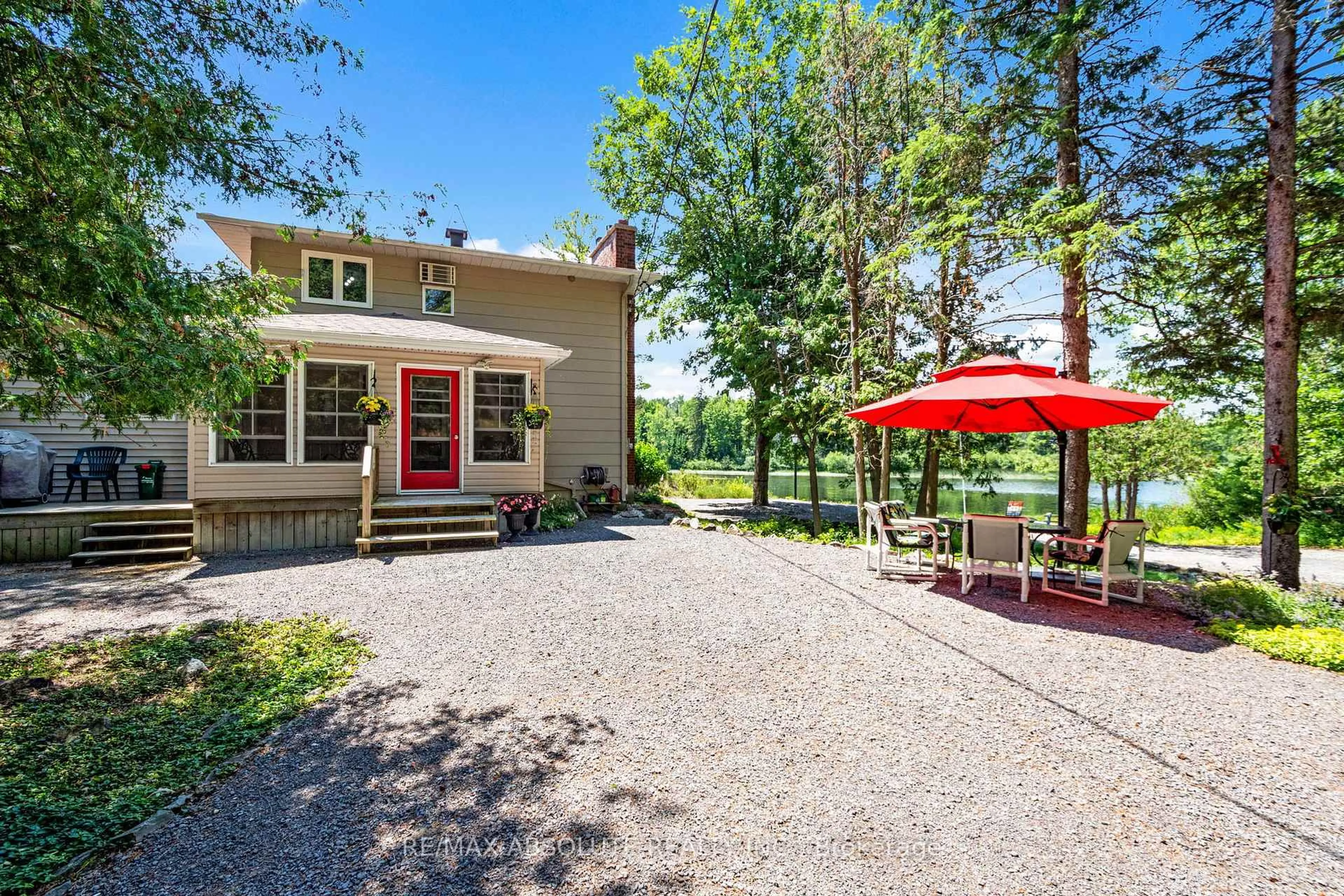 Patio, water/lake/river/ocean view for 232 MISSISSIPPI Dr, Ottawa Ontario K7S 3G7