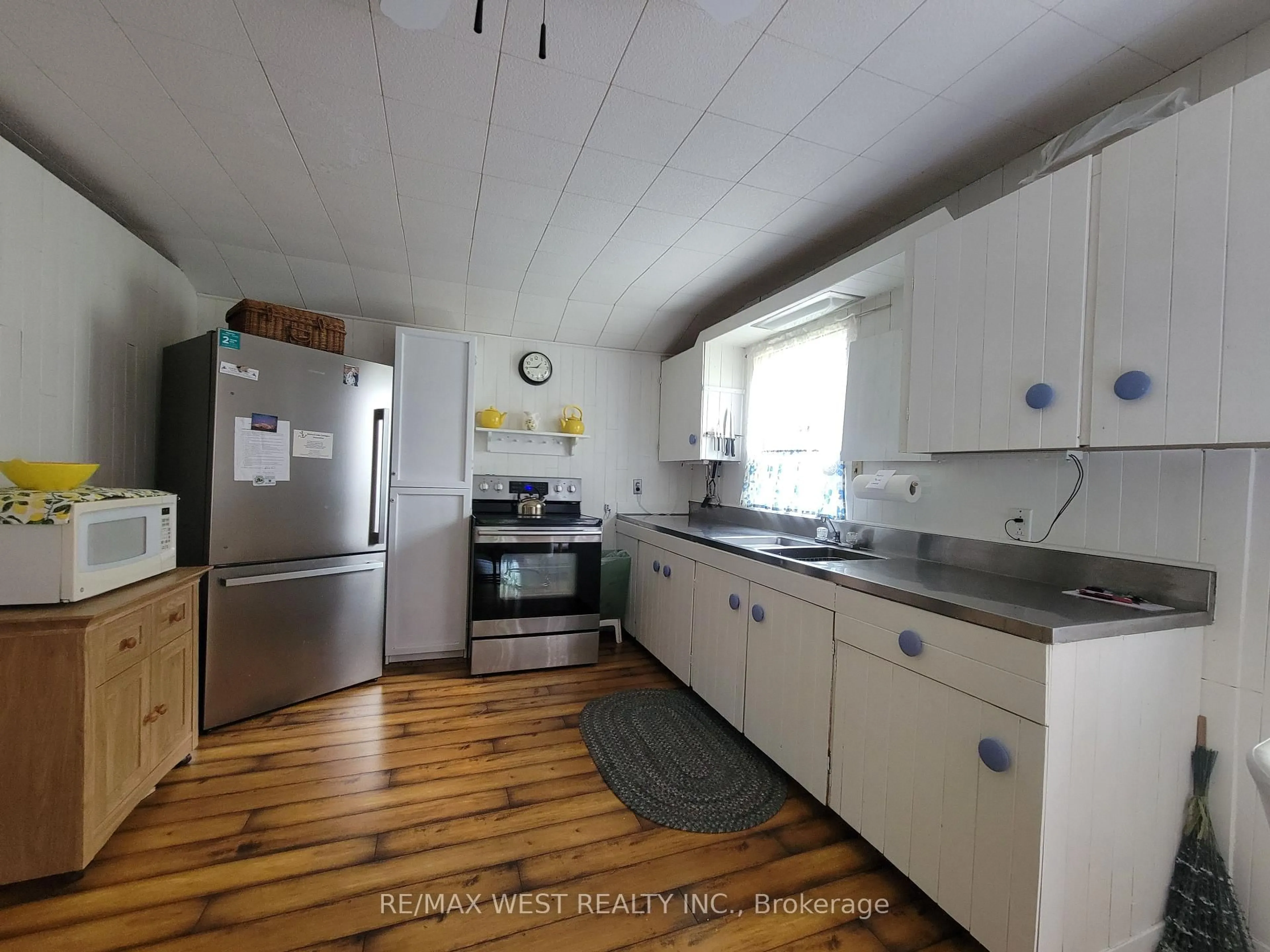Standard kitchen, unknown for 11 Fire Route 33, Havelock-Belmont-Methuen Ontario K0L 1Z0