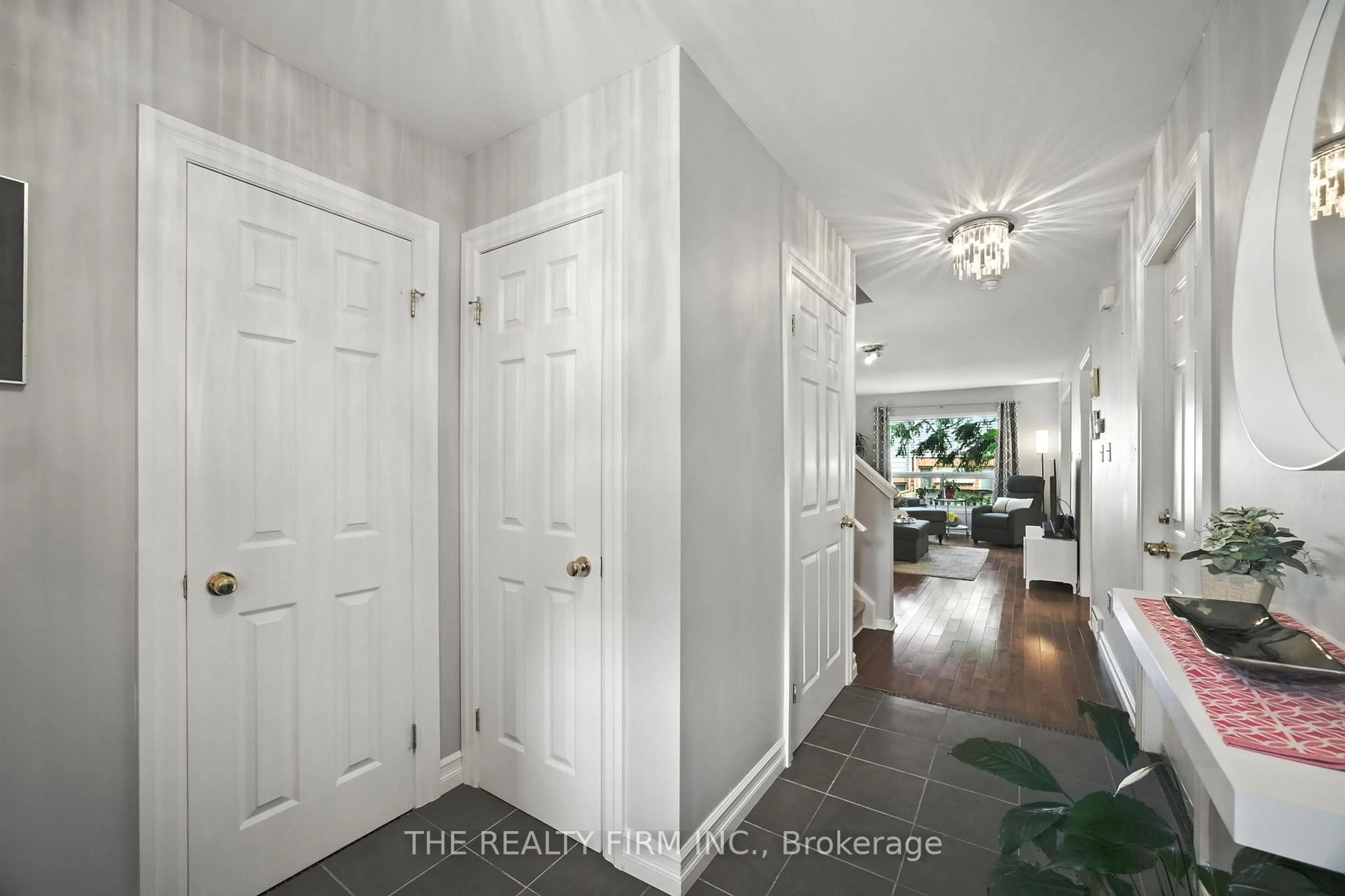 Indoor entryway for 1100 Byron Baseline Rd #52, London South Ontario N6K 4M3