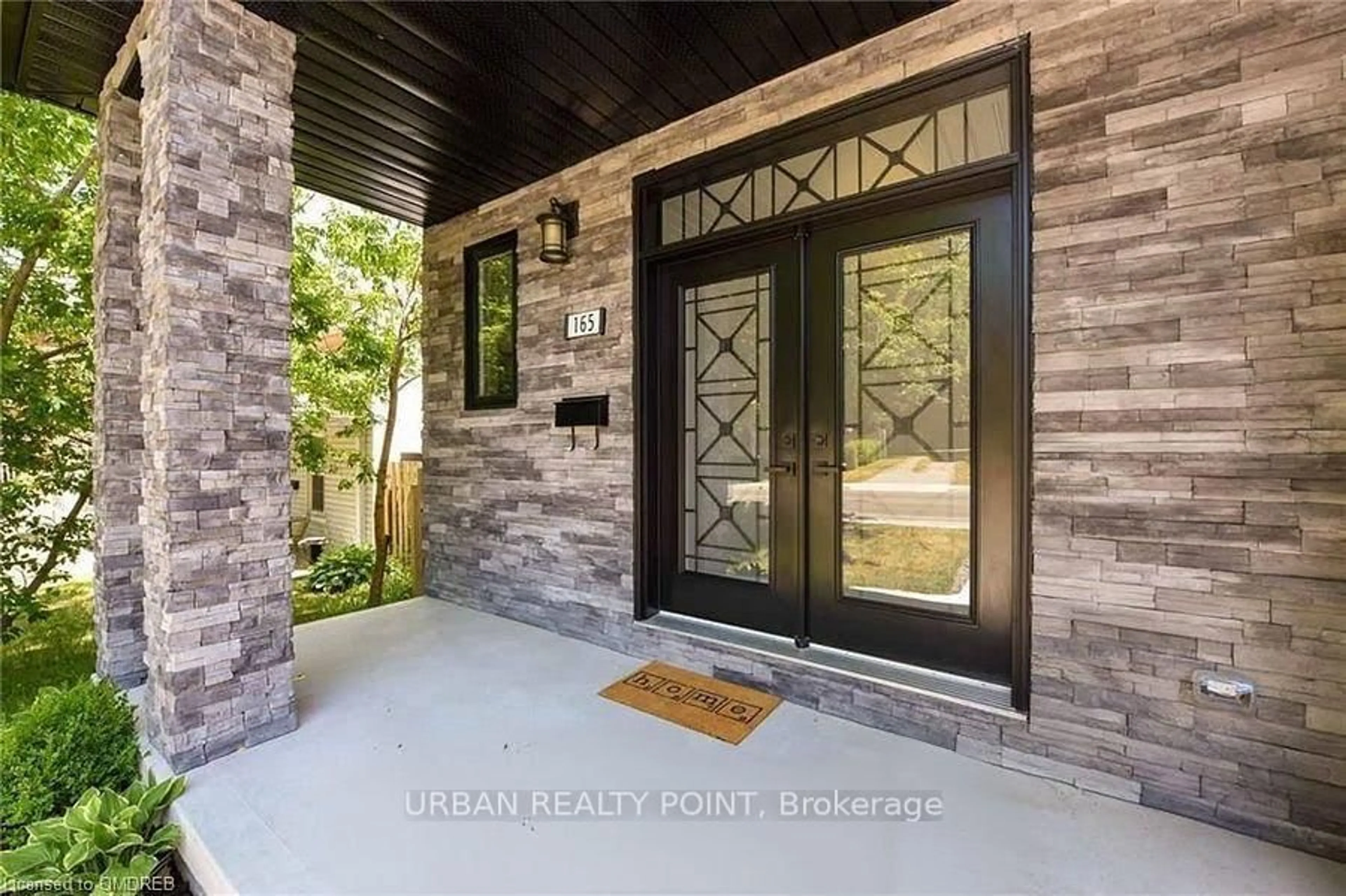 Indoor entryway for 165 St Andrews St, Cambridge Ontario N1S 1N2