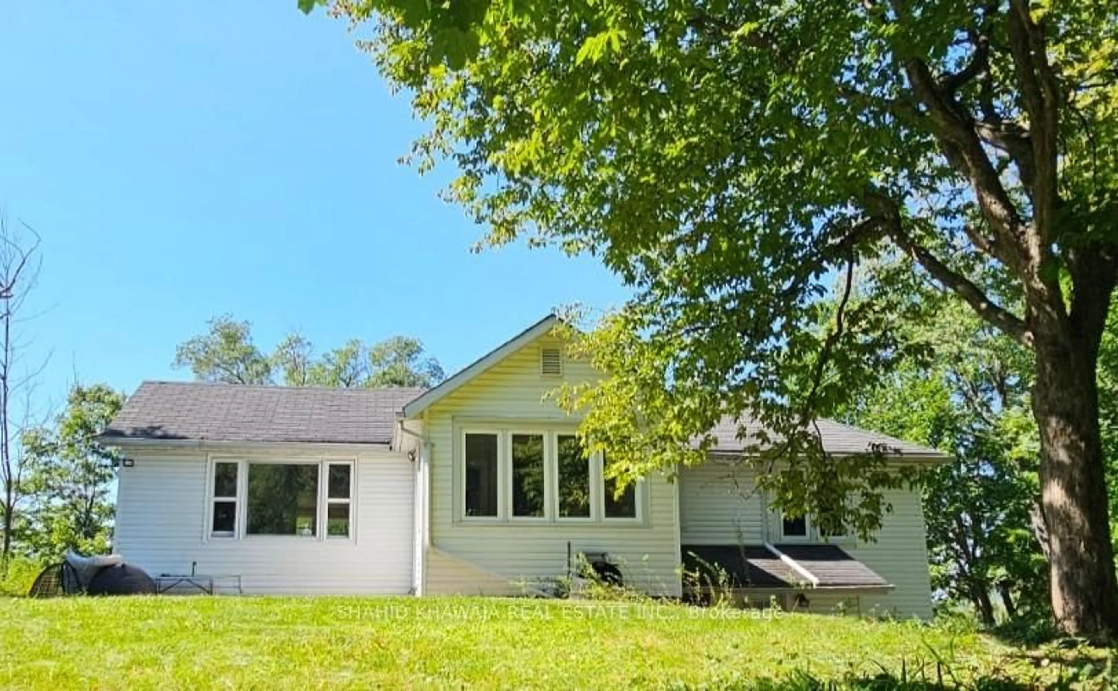 A pic from outside/outdoor area/front of a property/back of a property/a pic from drone, unknown for 716 Artaban Rd, Hamilton Ontario L9H 5E3