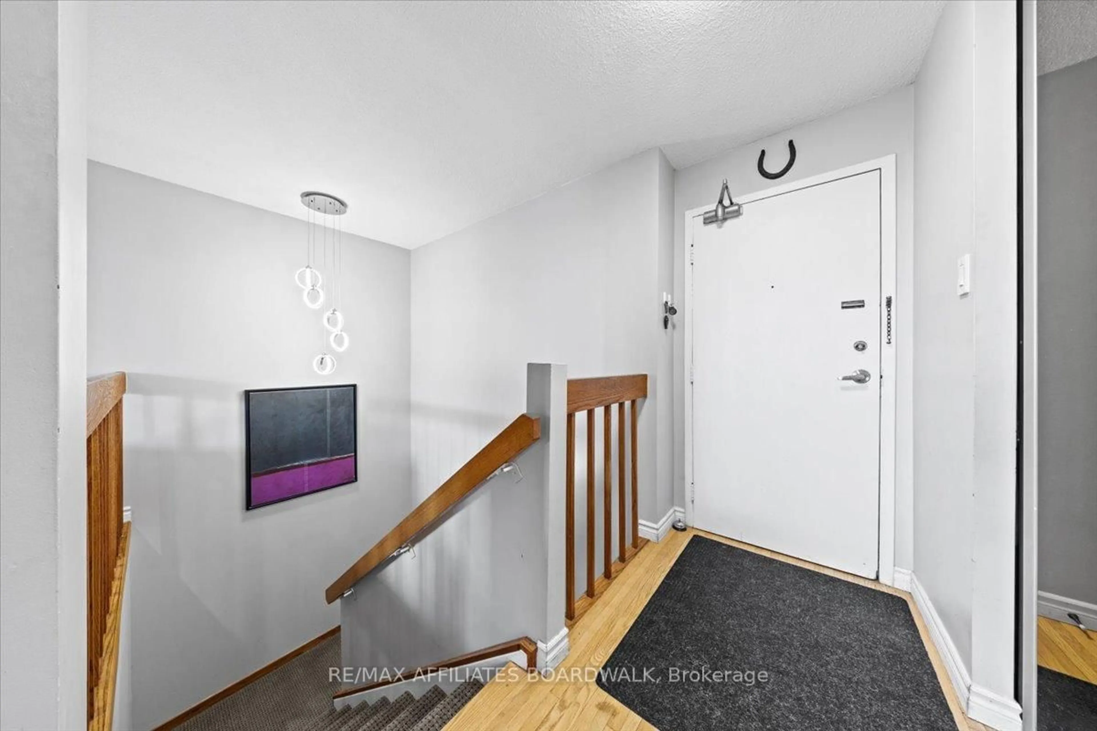 Indoor entryway for 2650 Southvale Cres #410, Ottawa Ontario K1B 4S9