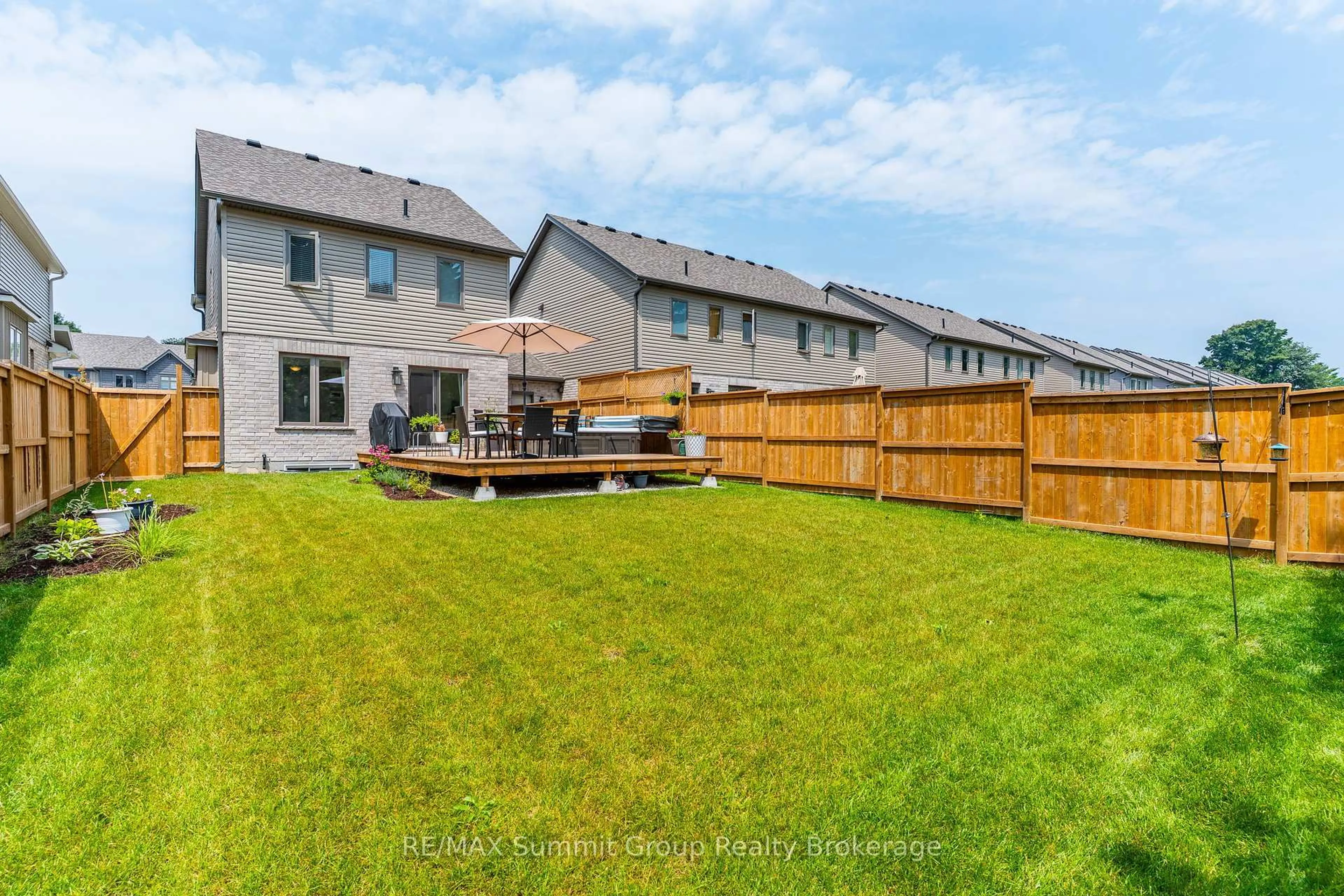 Patio, street for 125 Mullin St, Grey Highlands Ontario N0C 1H0